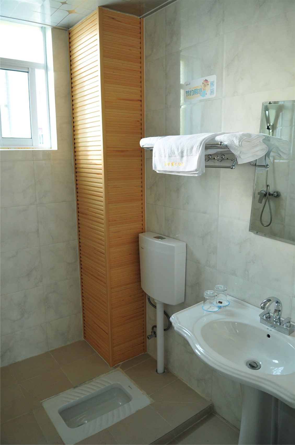 Dali Yaqi Holiday Hotel 2*