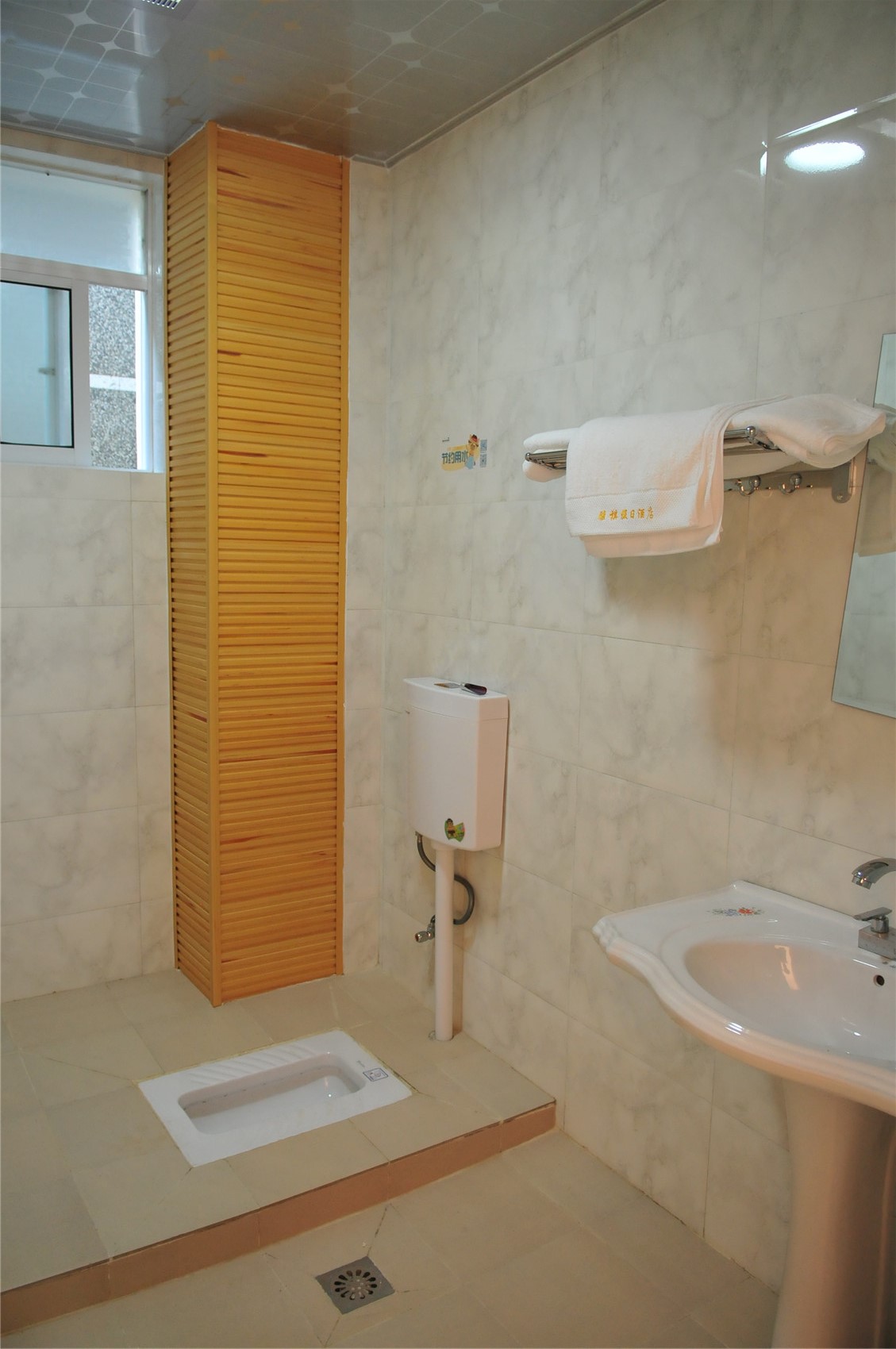 Dali Yaqi Holiday Hotel 2*