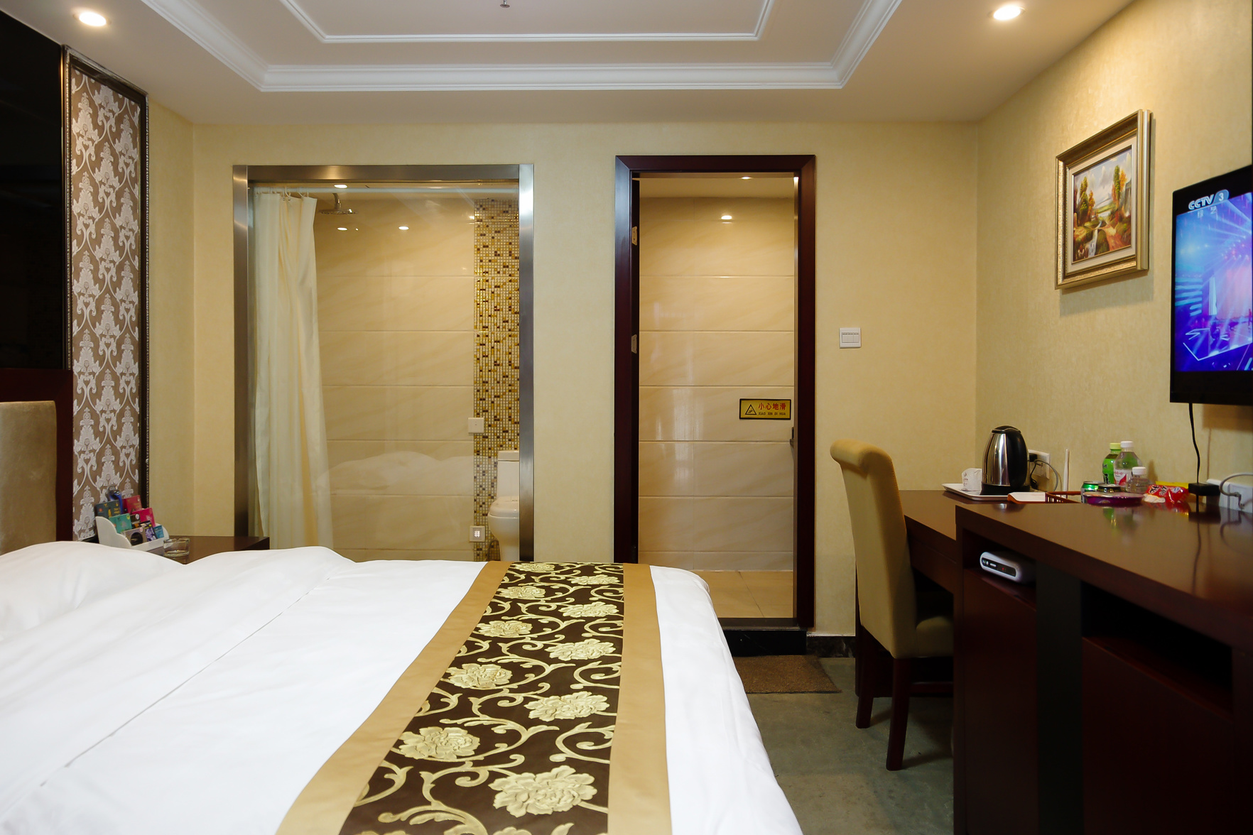 Home Inn Huayi Hotel (Baoji Qianyang Nanguan Road) 2*