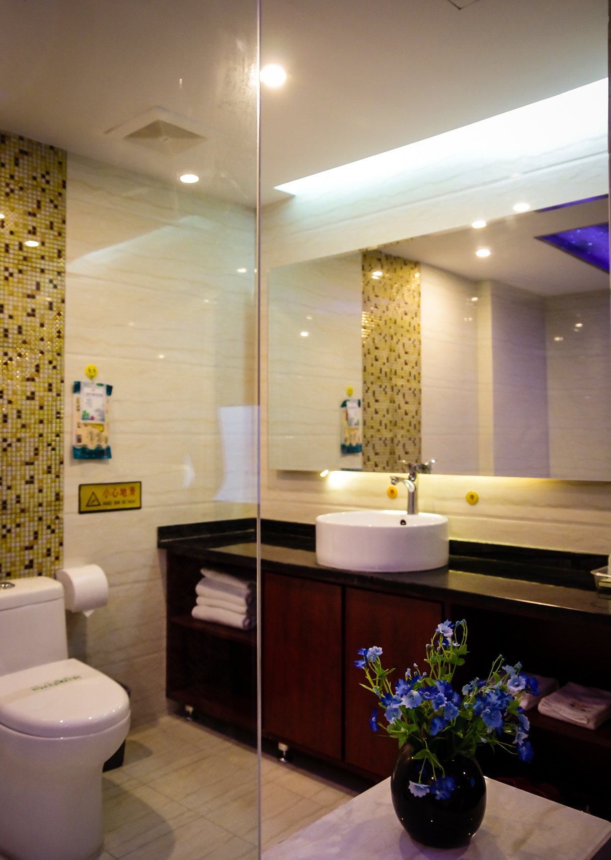 Home Inn Huayi Hotel (Baoji Qianyang Nanguan Road) 2*