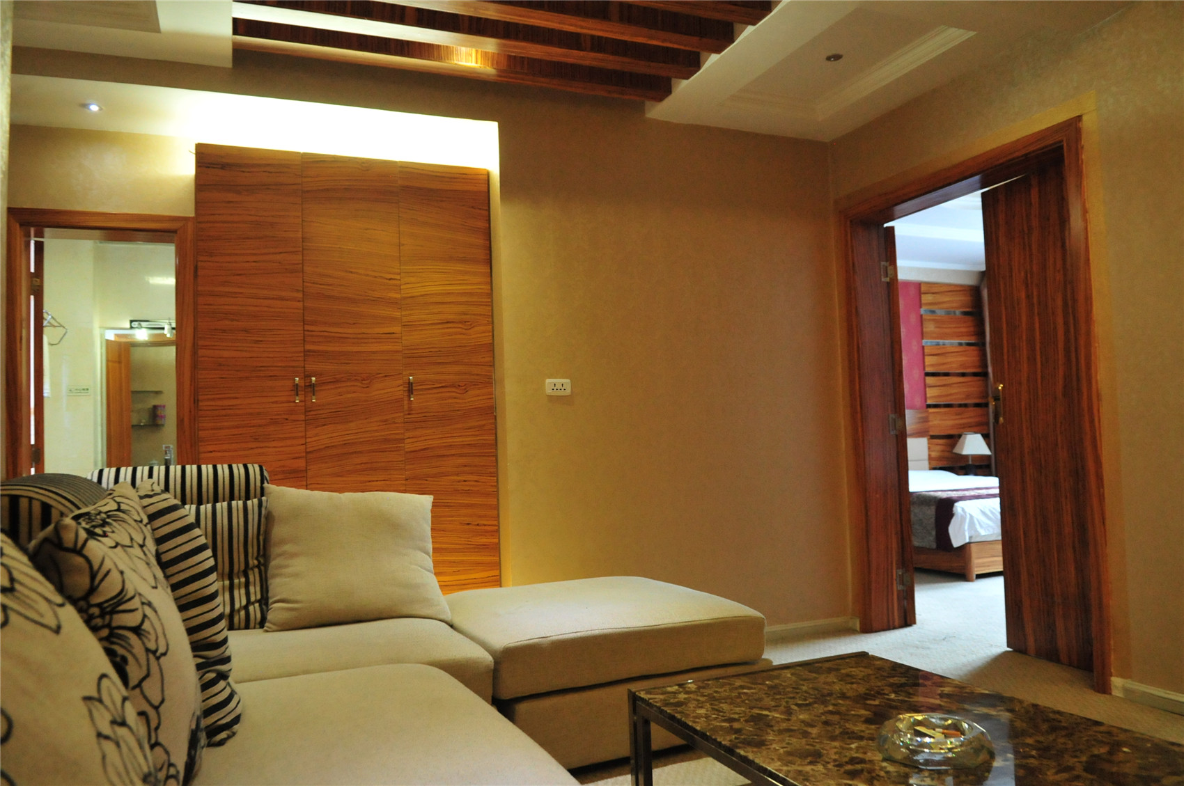 Jianchuan Apeng Holiday Hotel 2*