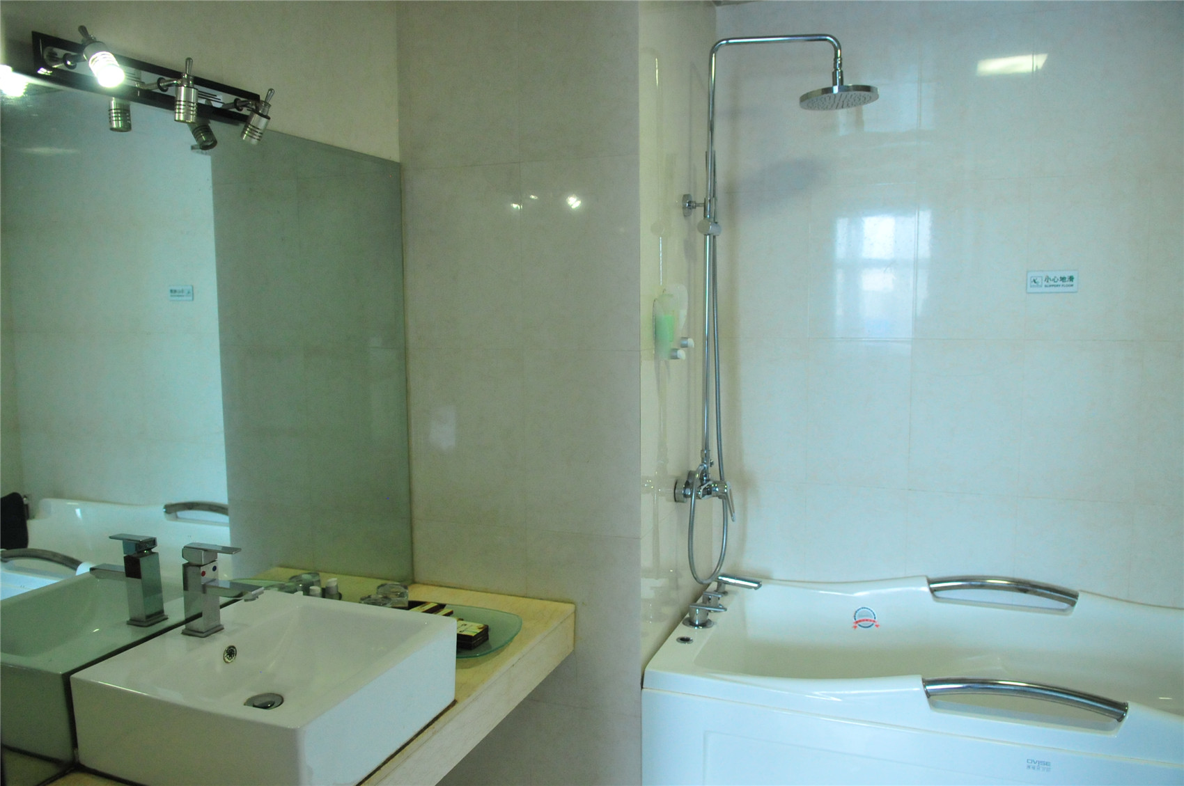 Jianchuan Apeng Holiday Hotel 2*