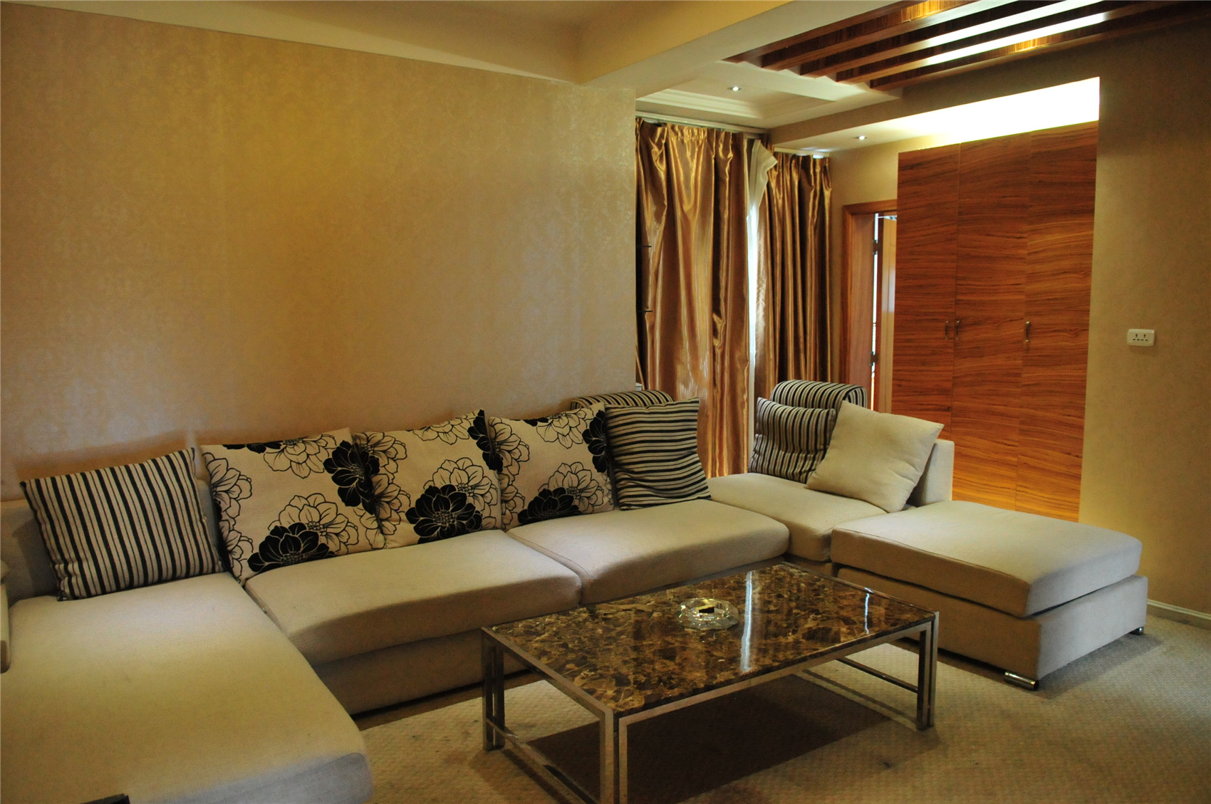 Jianchuan Apeng Holiday Hotel 2*