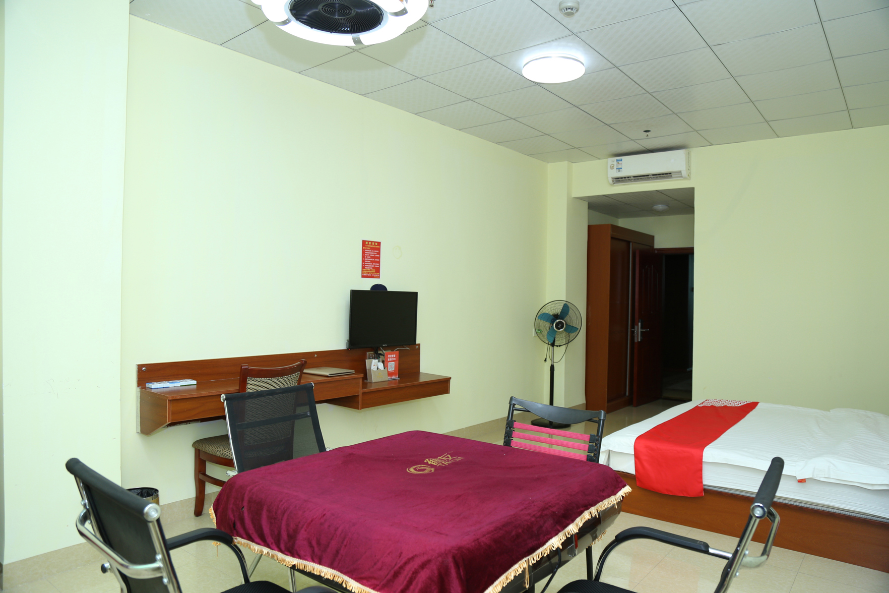Huizhou Xincheng Hotel (Longhu Avenue Branch) 2*