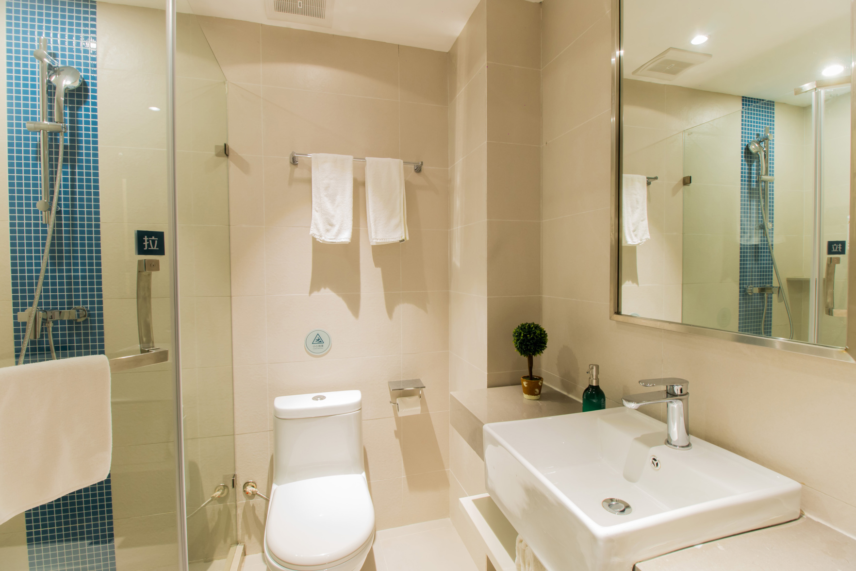 Homeinn Selected Hotel (Shanghai Caolu Minlei Road Subway Station) 3*