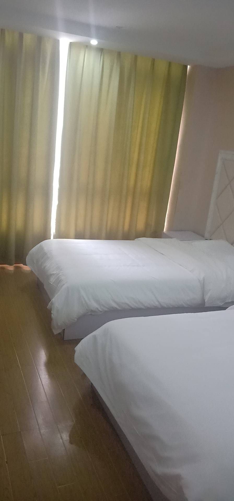 Homeinn Pebble Hotel (Fangchenggang Central District Lotte Commercial Street) 2*