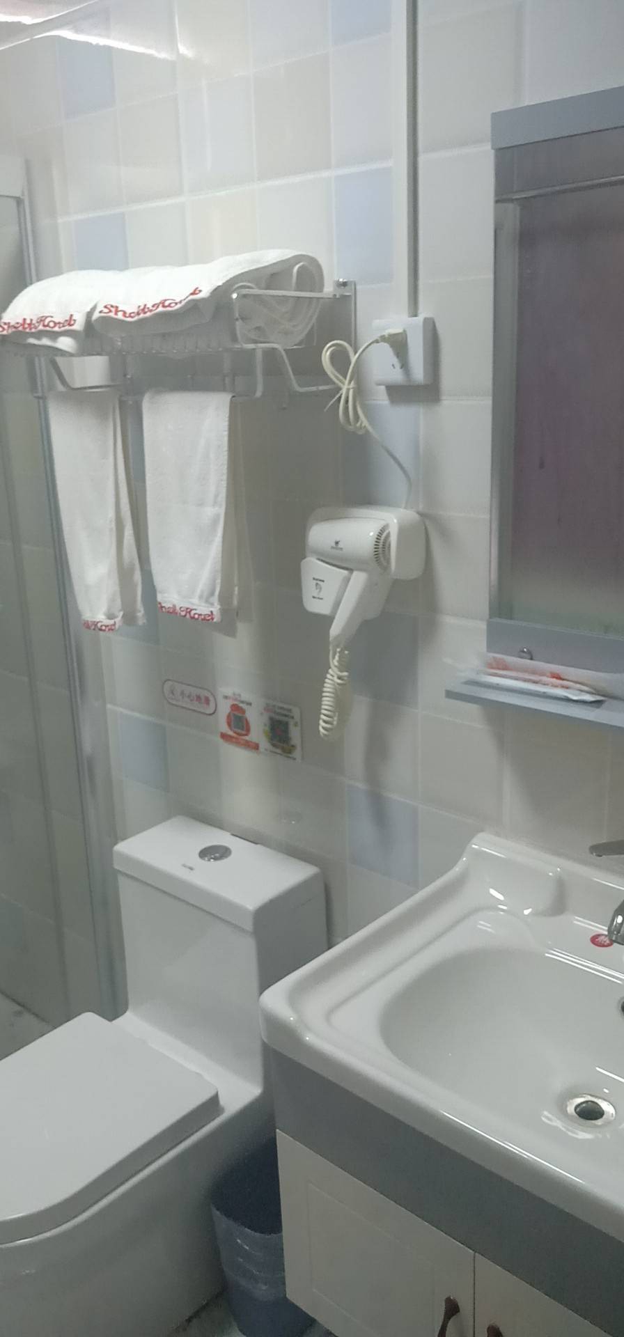 Homeinn Pebble Hotel (Fangchenggang Central District Lotte Commercial Street) 2*