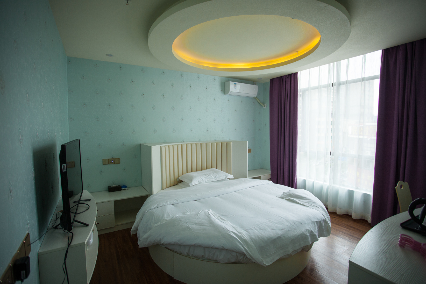 Homeinn Pebble Hotel (Fangchenggang Central District Lotte Commercial Street) 2*