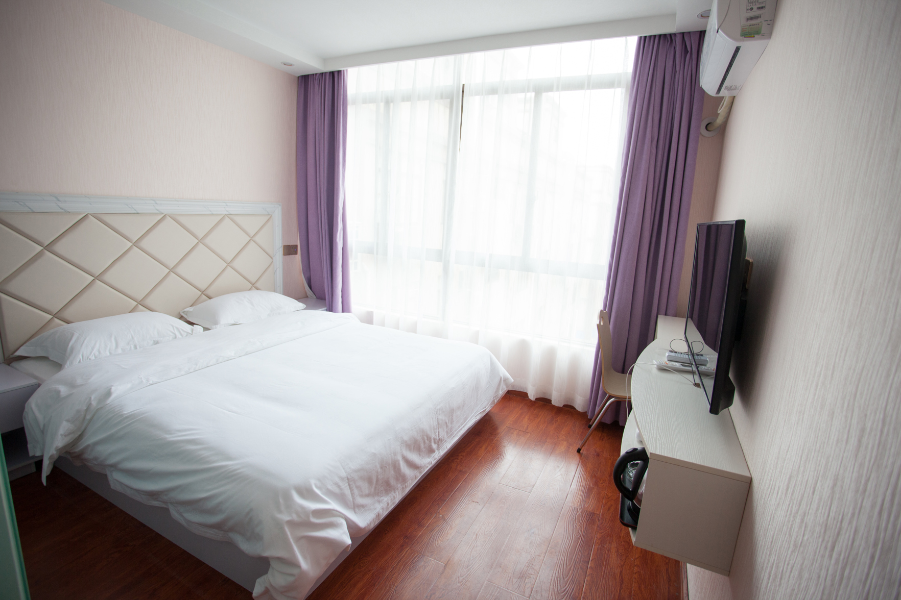 Homeinn Pebble Hotel (Fangchenggang Central District Lotte Commercial Street) 2*