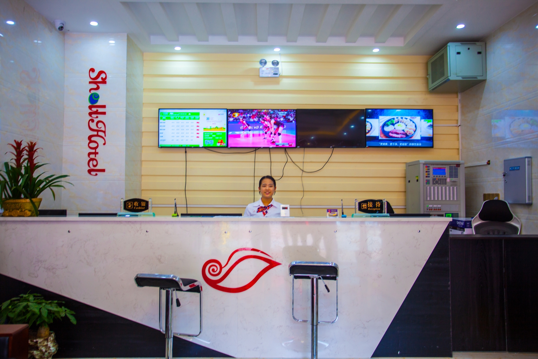 Homeinn Pebble Hotel (Fangchenggang Central District Lotte Commercial Street) 2*