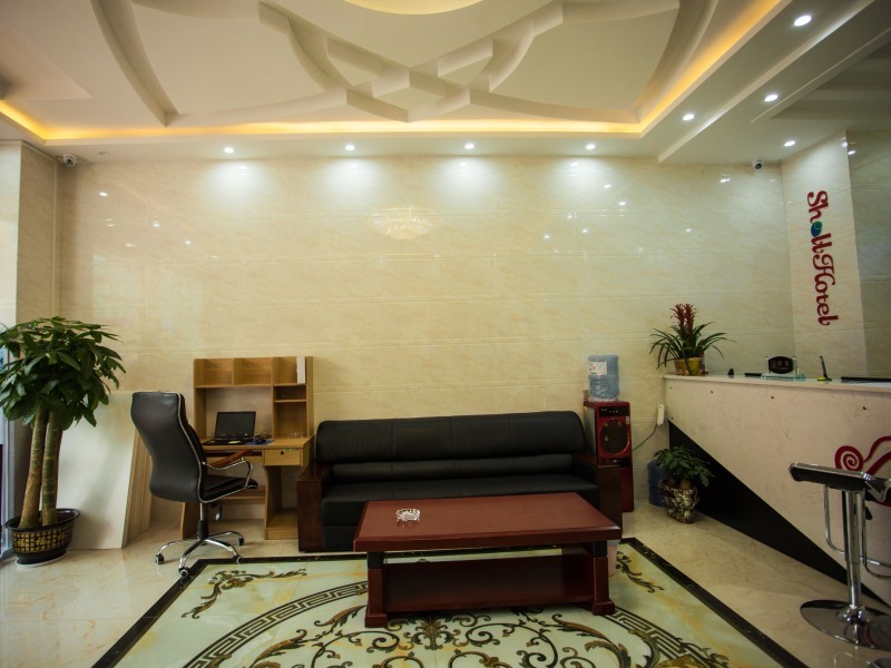 Homeinn Pebble Hotel (Fangchenggang Central District Lotte Commercial Street) 2*
