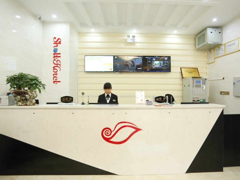 Homeinn Pebble Hotel (Fangchenggang Central District Lotte Commercial Street) 2*