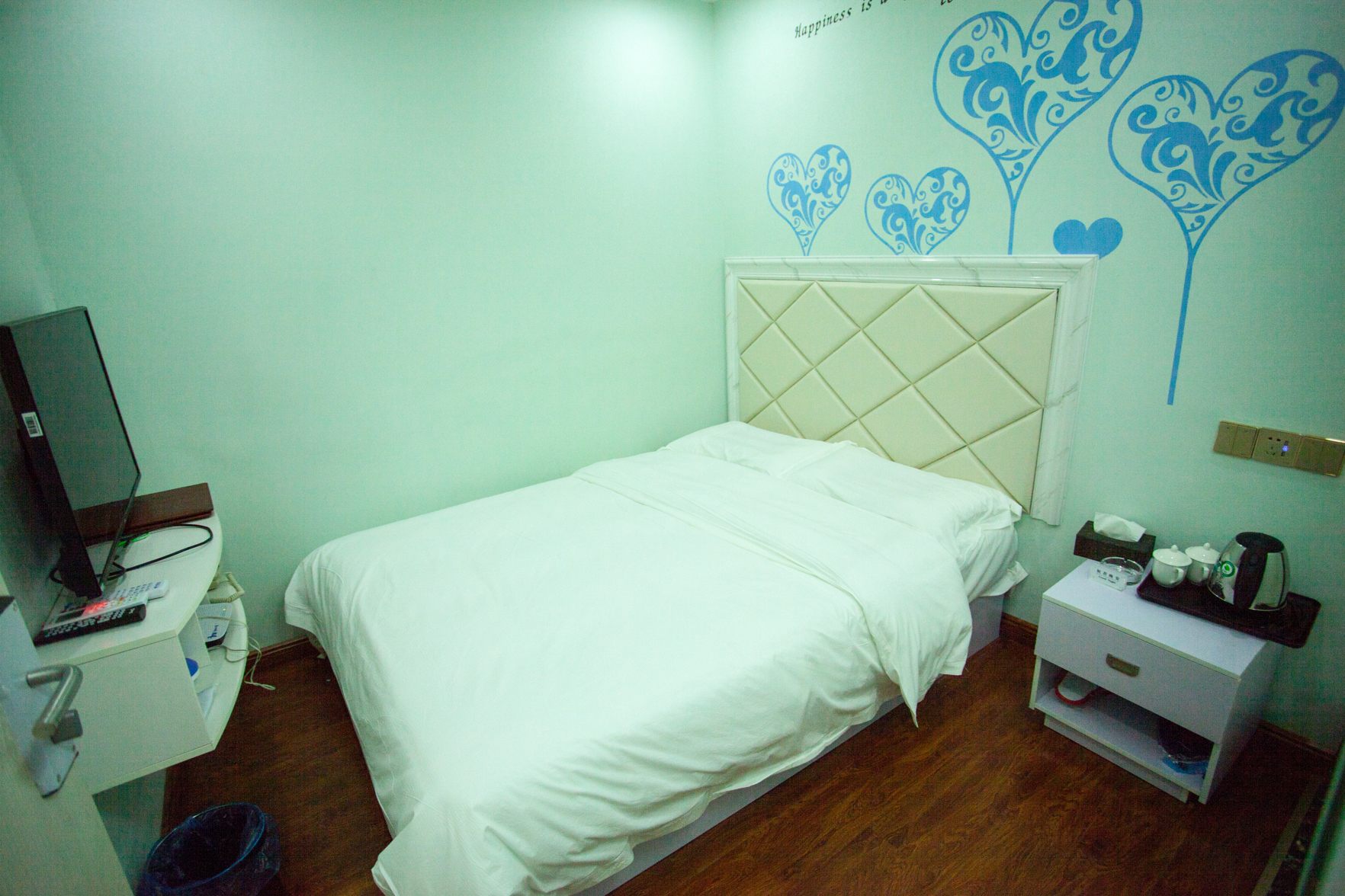 Homeinn Pebble Hotel (Fangchenggang Central District Lotte Commercial Street) 2*
