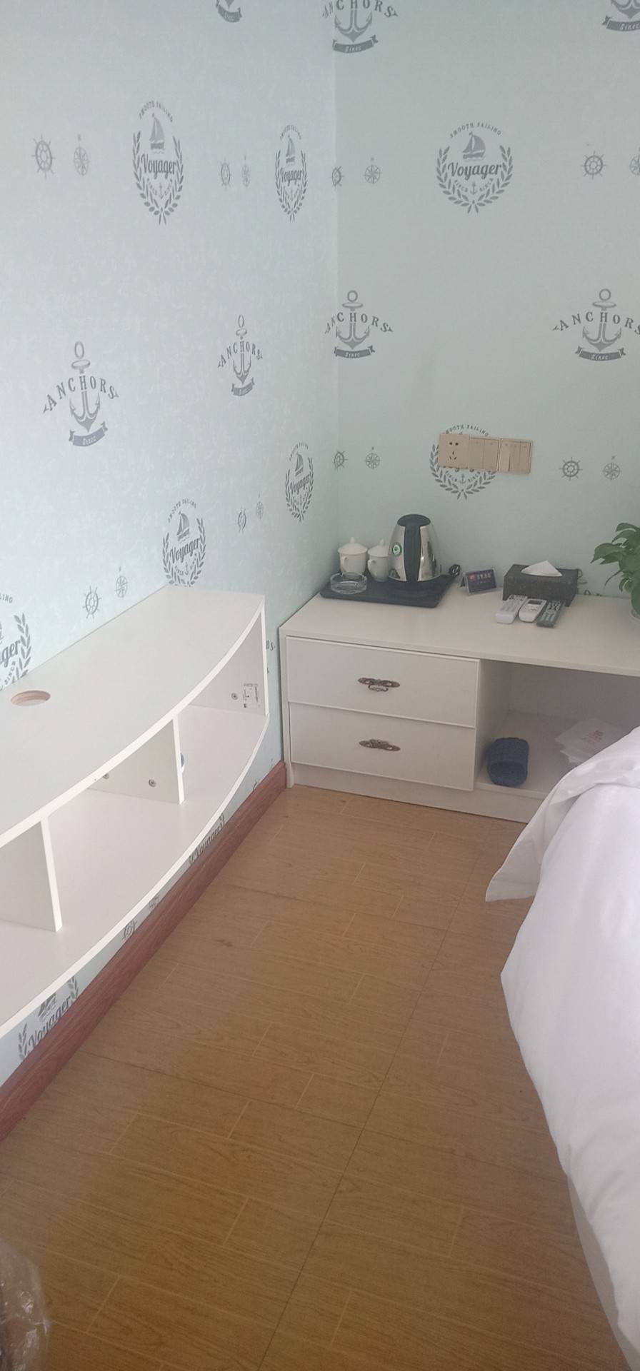 Homeinn Pebble Hotel (Fangchenggang Central District Lotte Commercial Street) 2*