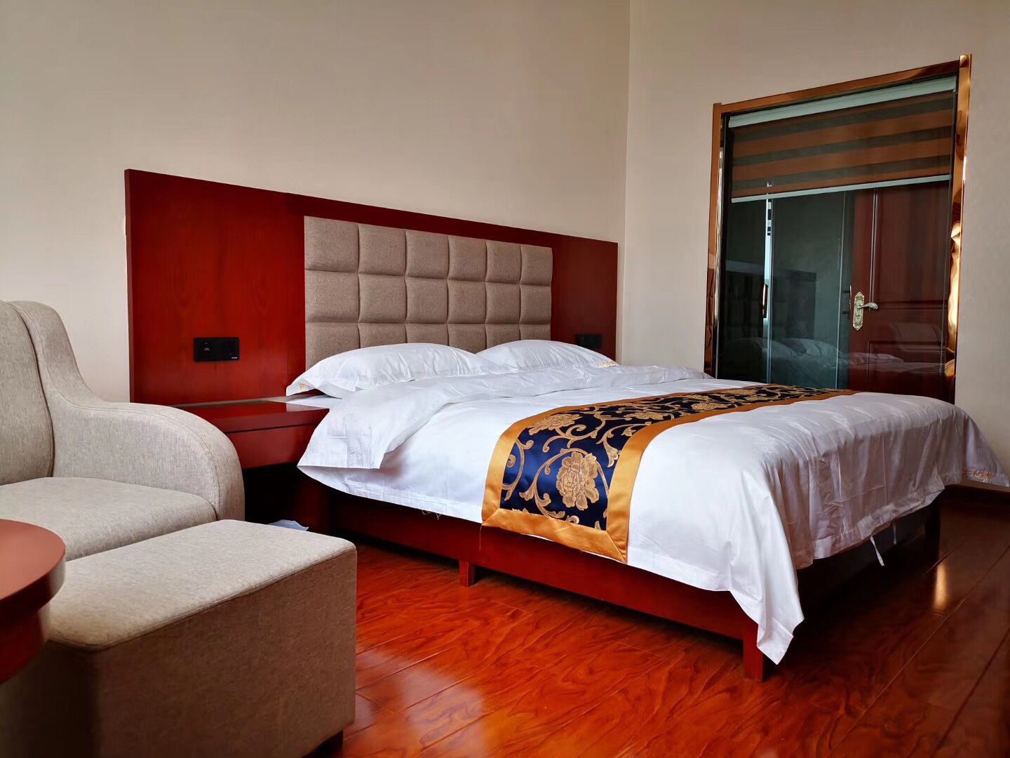 Renhe Hotel 2*