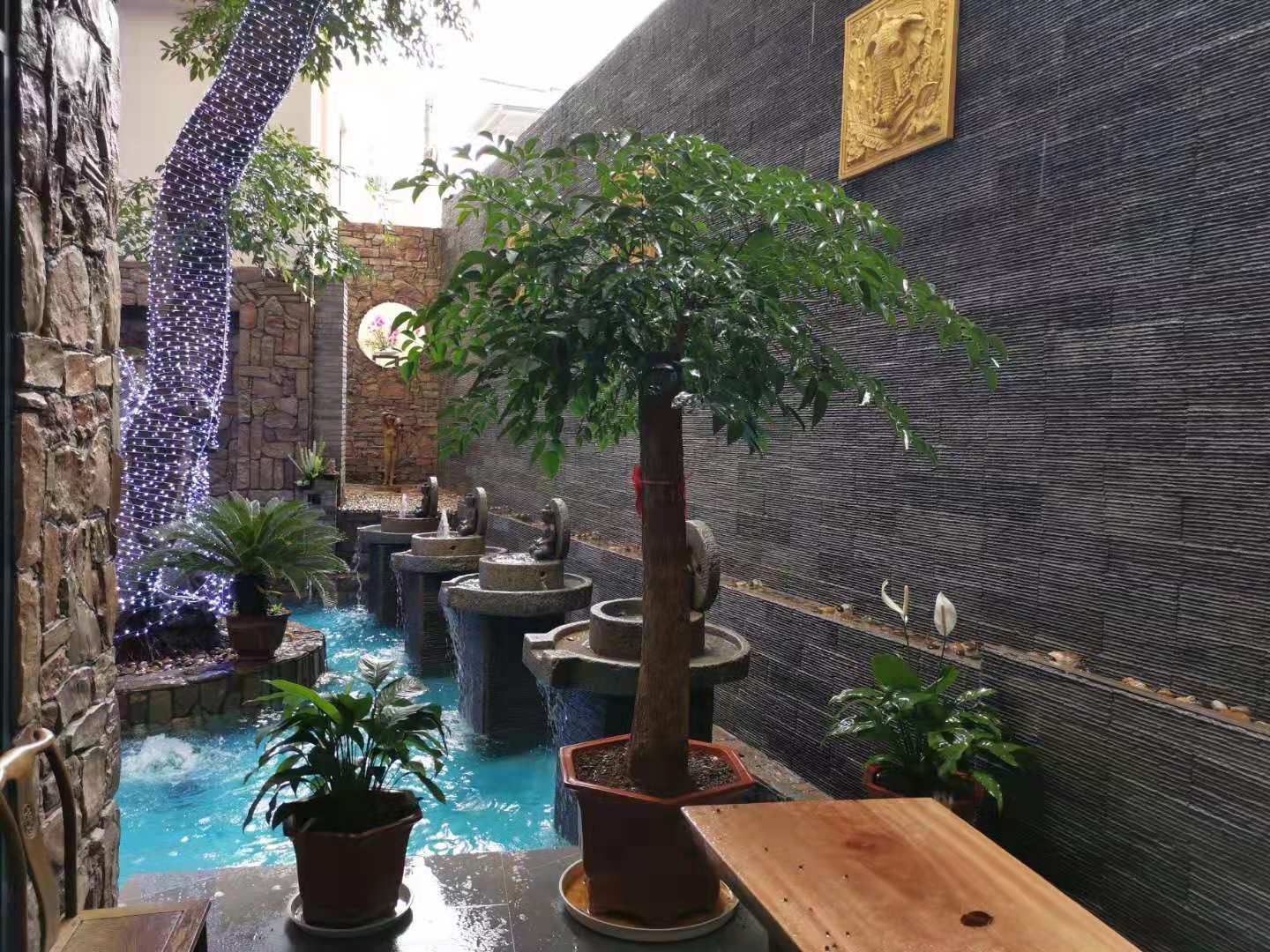 Qianxi Light Luxury Holiday Hotel 2*