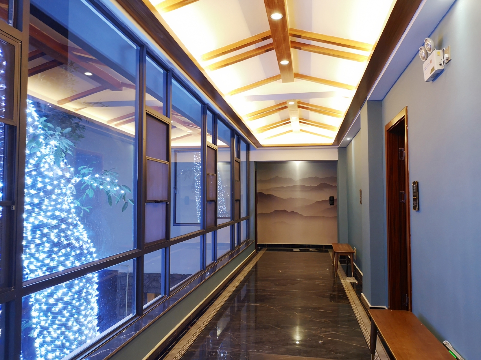 Qianxi Light Luxury Holiday Hotel 2*