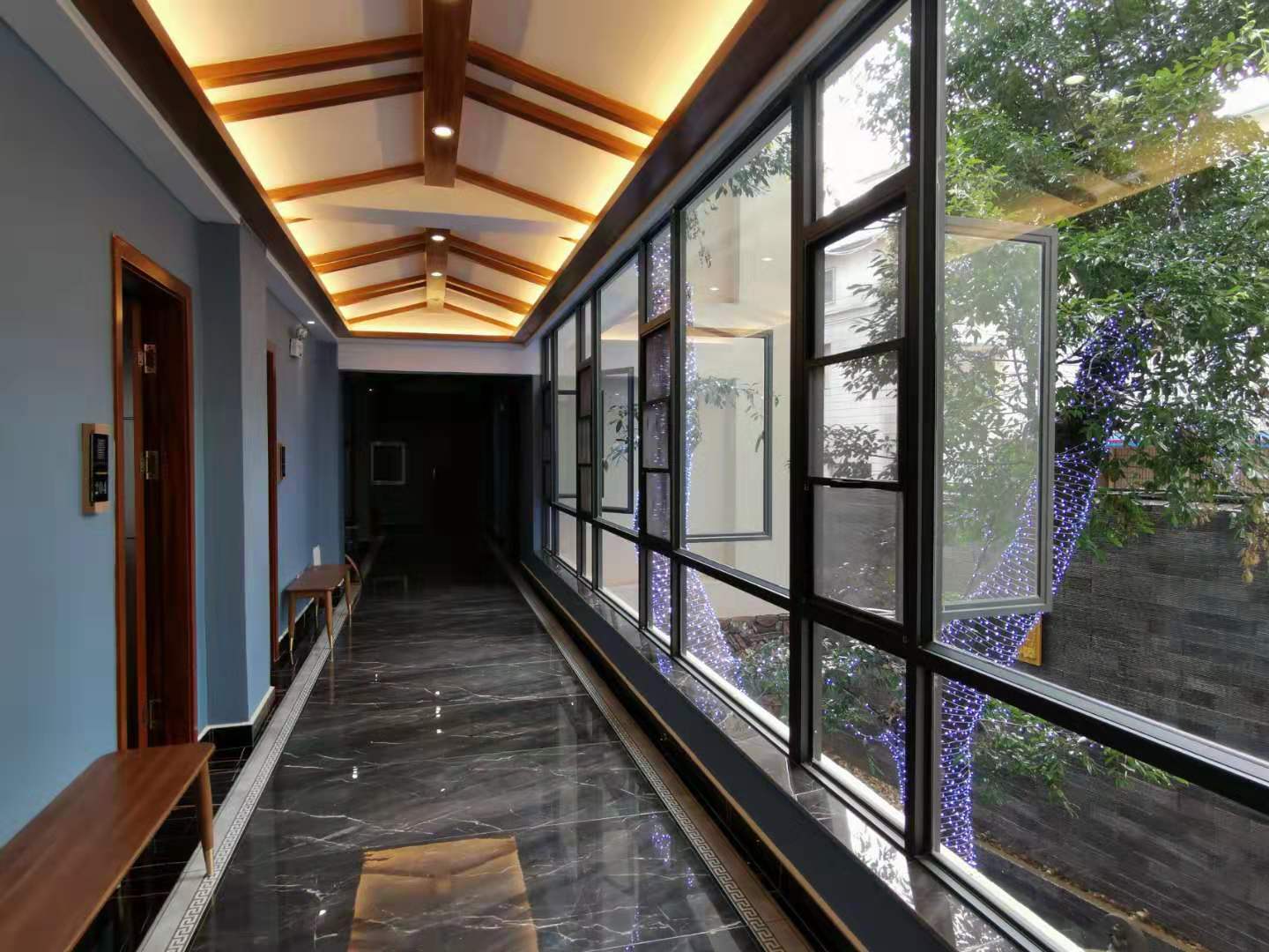 Qianxi Light Luxury Holiday Hotel 2*