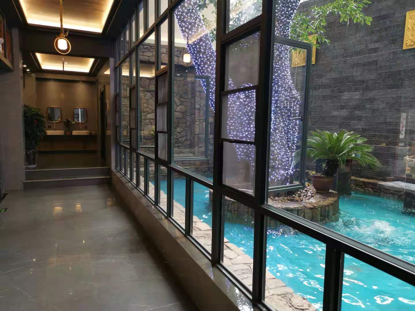 Qianxi Light Luxury Holiday Hotel 2*