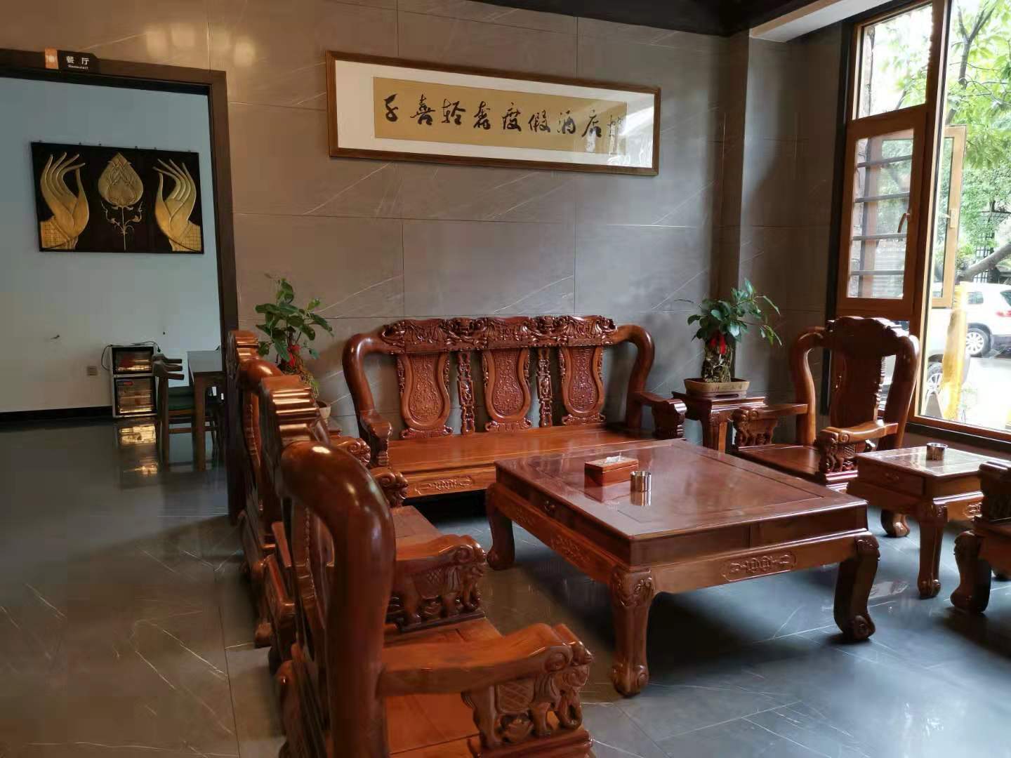 Qianxi Light Luxury Holiday Hotel 2*