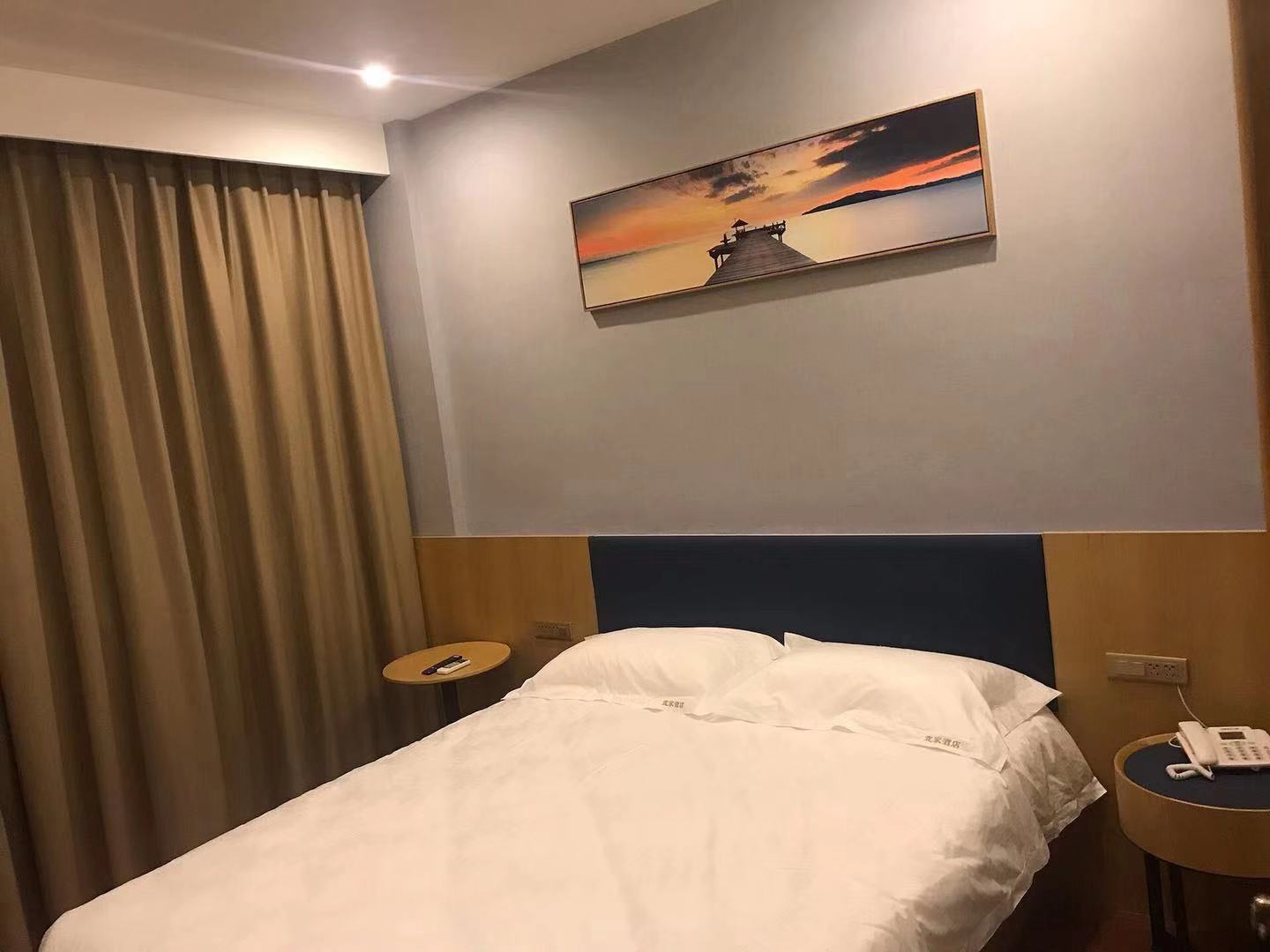 Leqing IKEA Hotel 2*