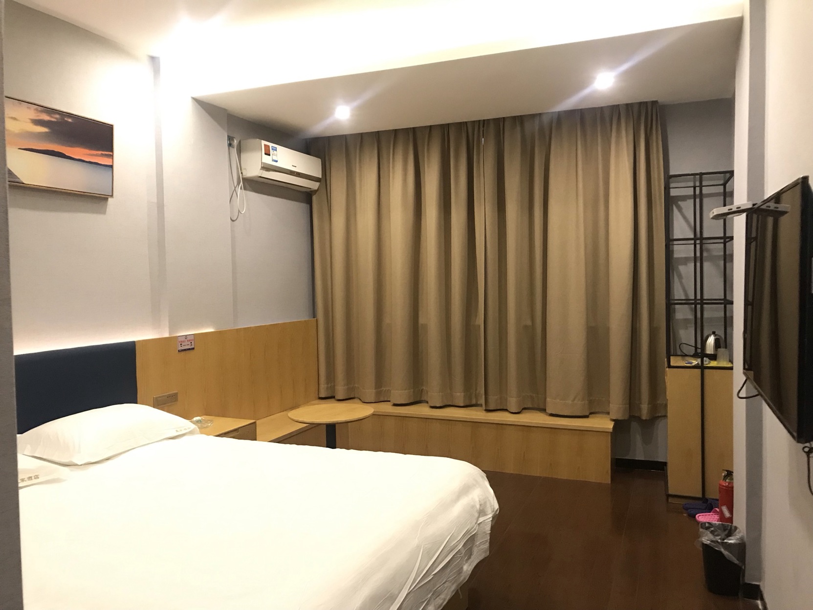 Leqing IKEA Hotel 2*