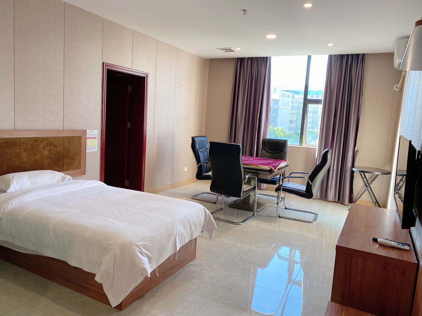 Fuxiang Holiday Hotel 2*