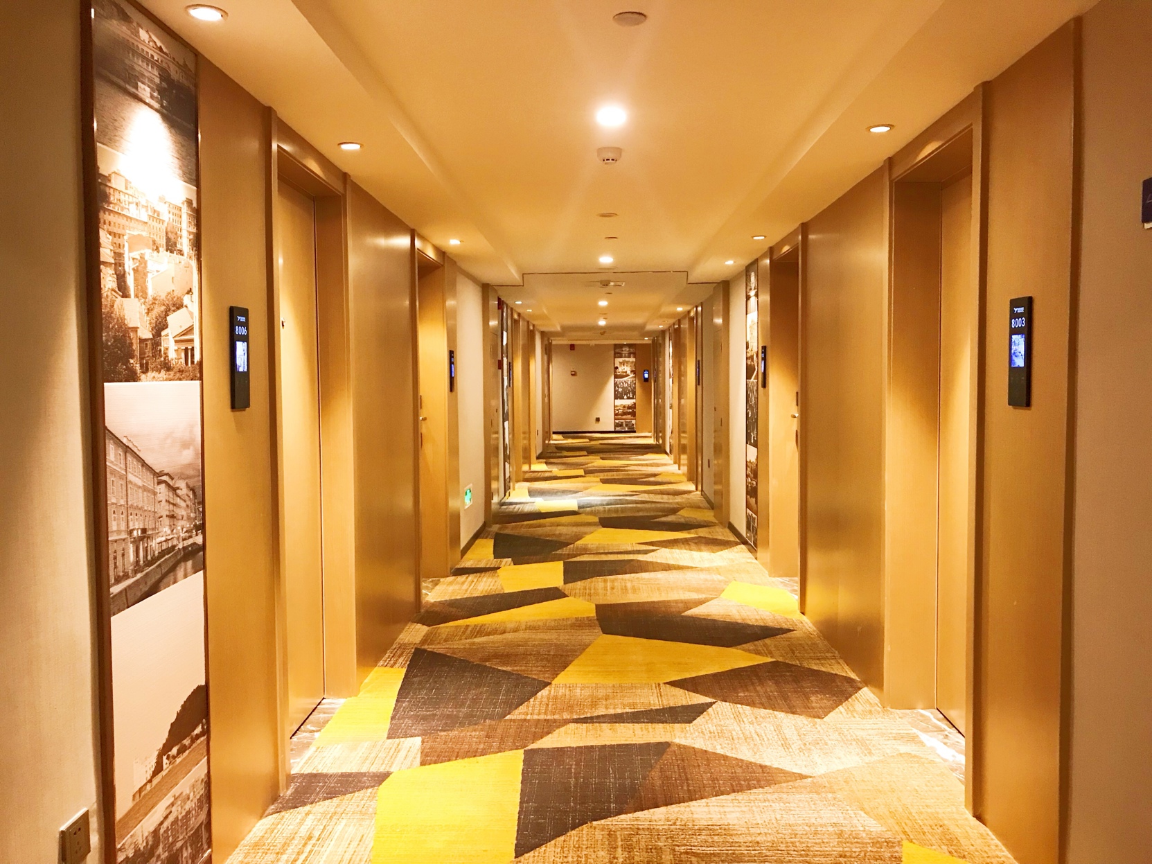 Yeste Hotel (Nanning Jinhu Square Metro Station) 3*