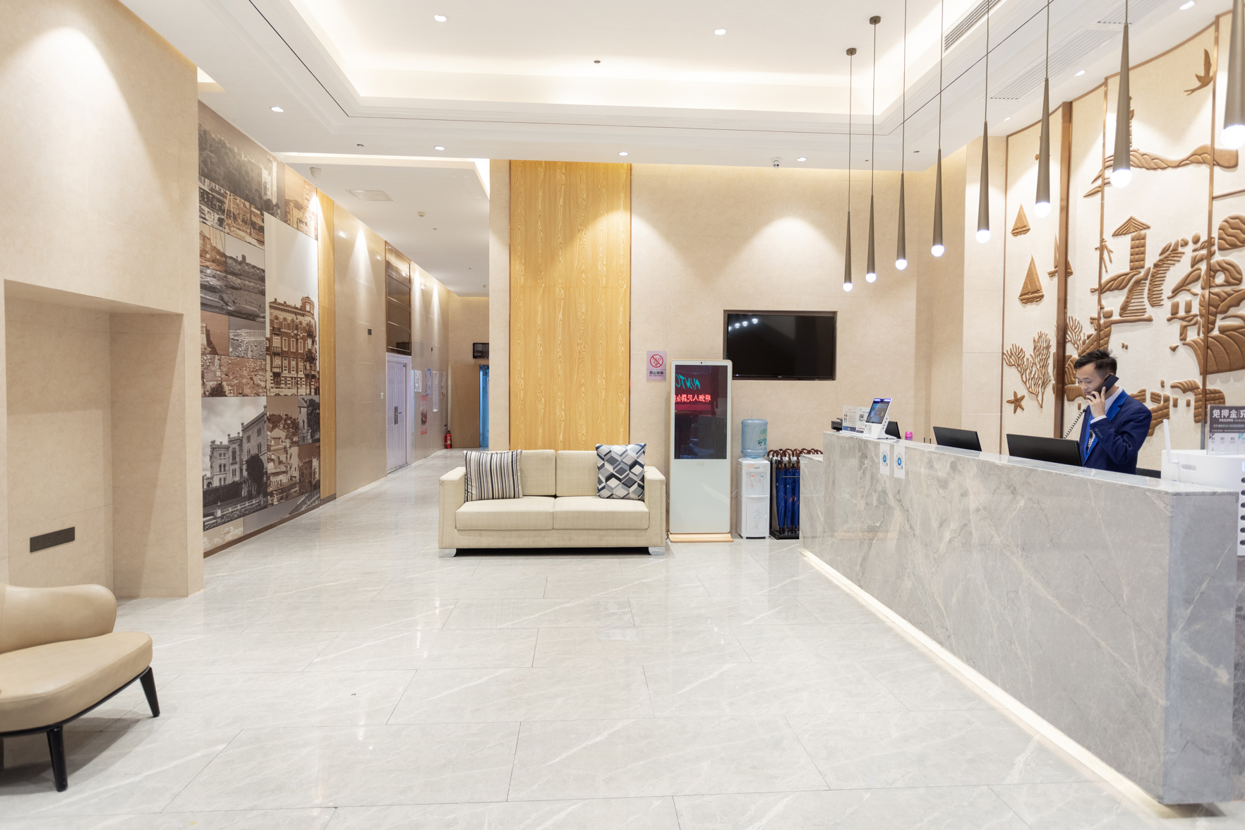 Yeste Hotel (Nanning Jinhu Square Metro Station) 3*