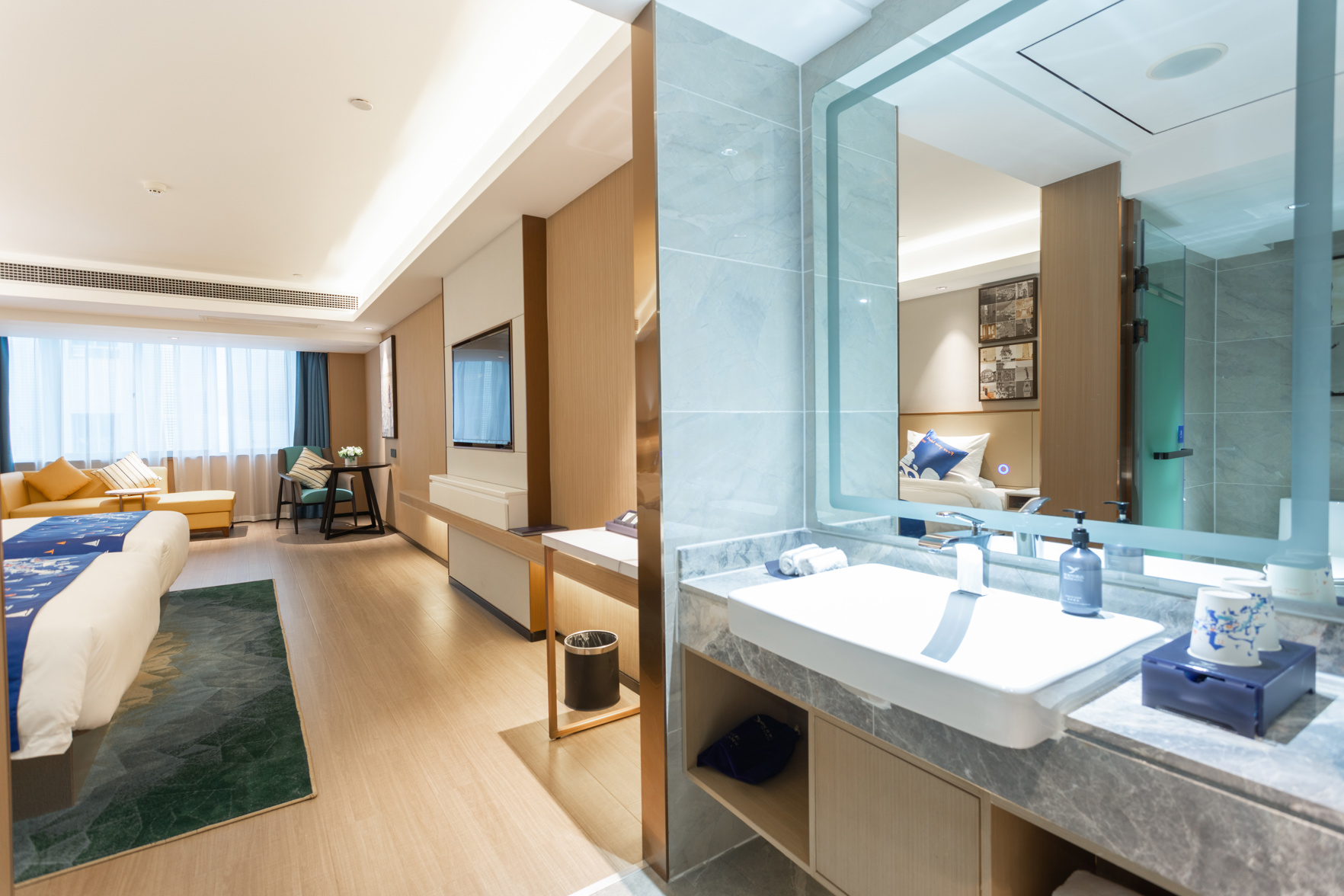 Yeste Hotel (Nanning Jinhu Square Metro Station) 3*