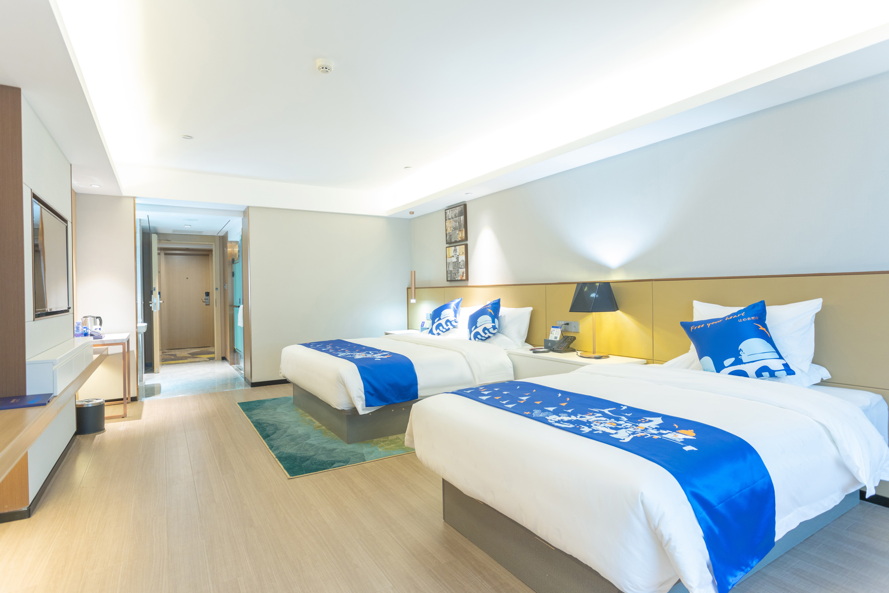 Yeste Hotel (Nanning Jinhu Square Metro Station) 3*
