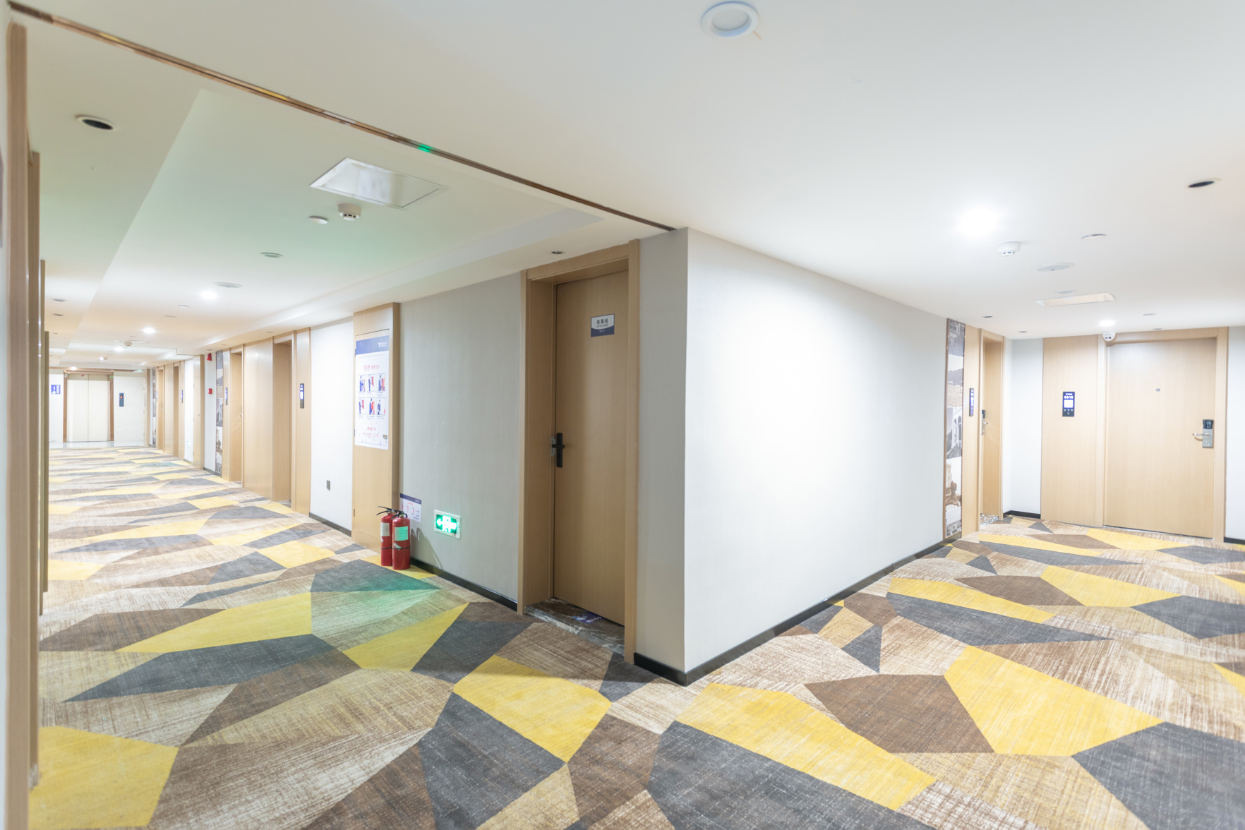 Yeste Hotel (Nanning Jinhu Square Metro Station) 3*