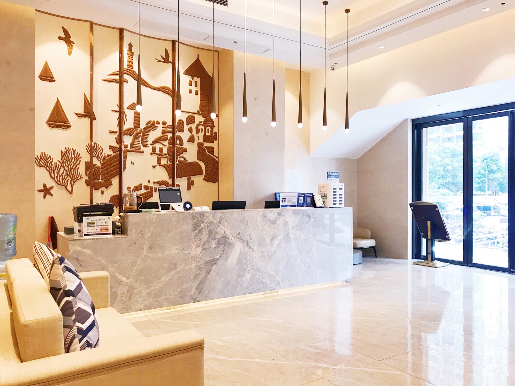Yeste Hotel (Nanning Jinhu Square Metro Station) 3*