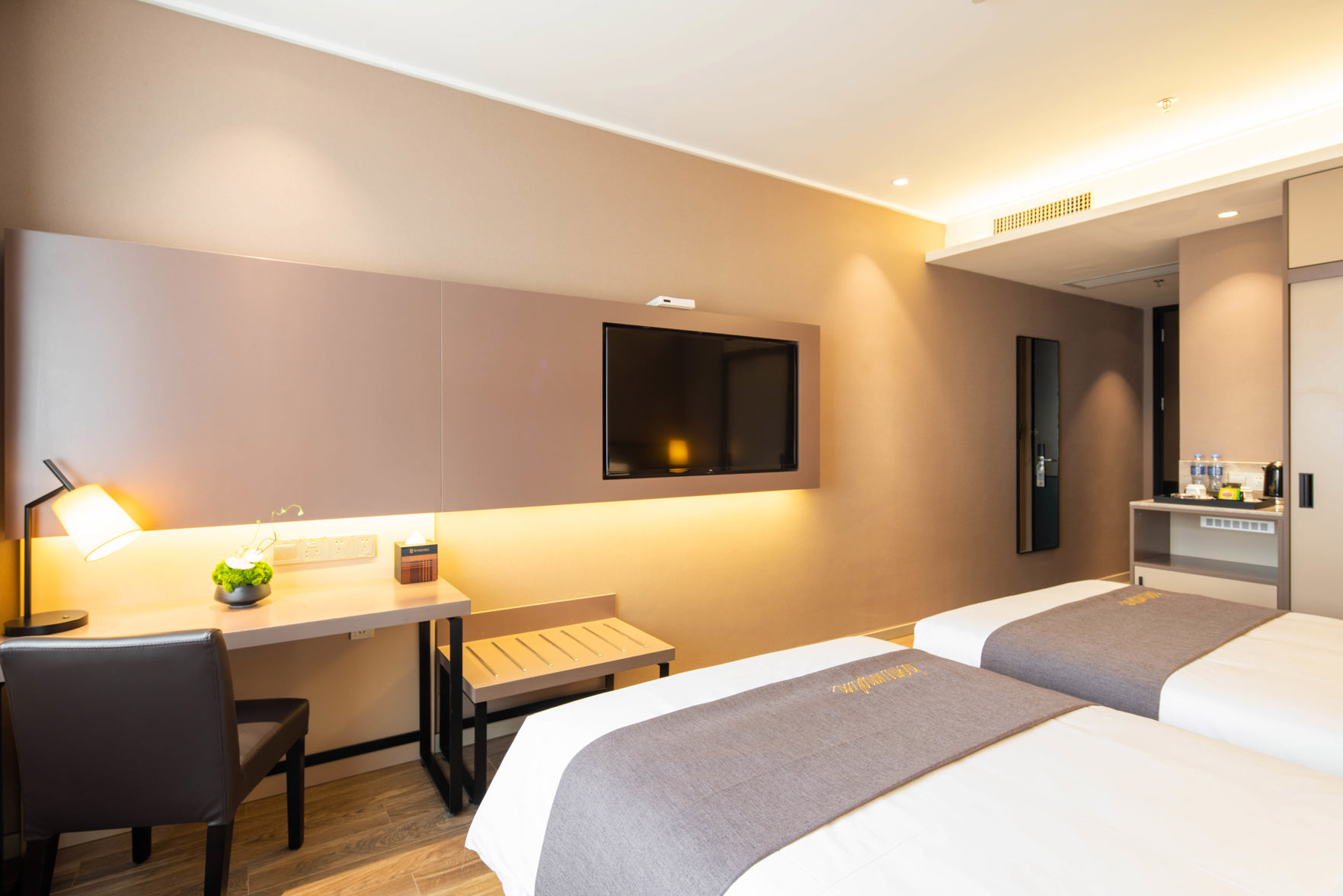 Homeinn Plus Hotel (Shenyang Santai Subway Station Santai Wanxianghui) 3*