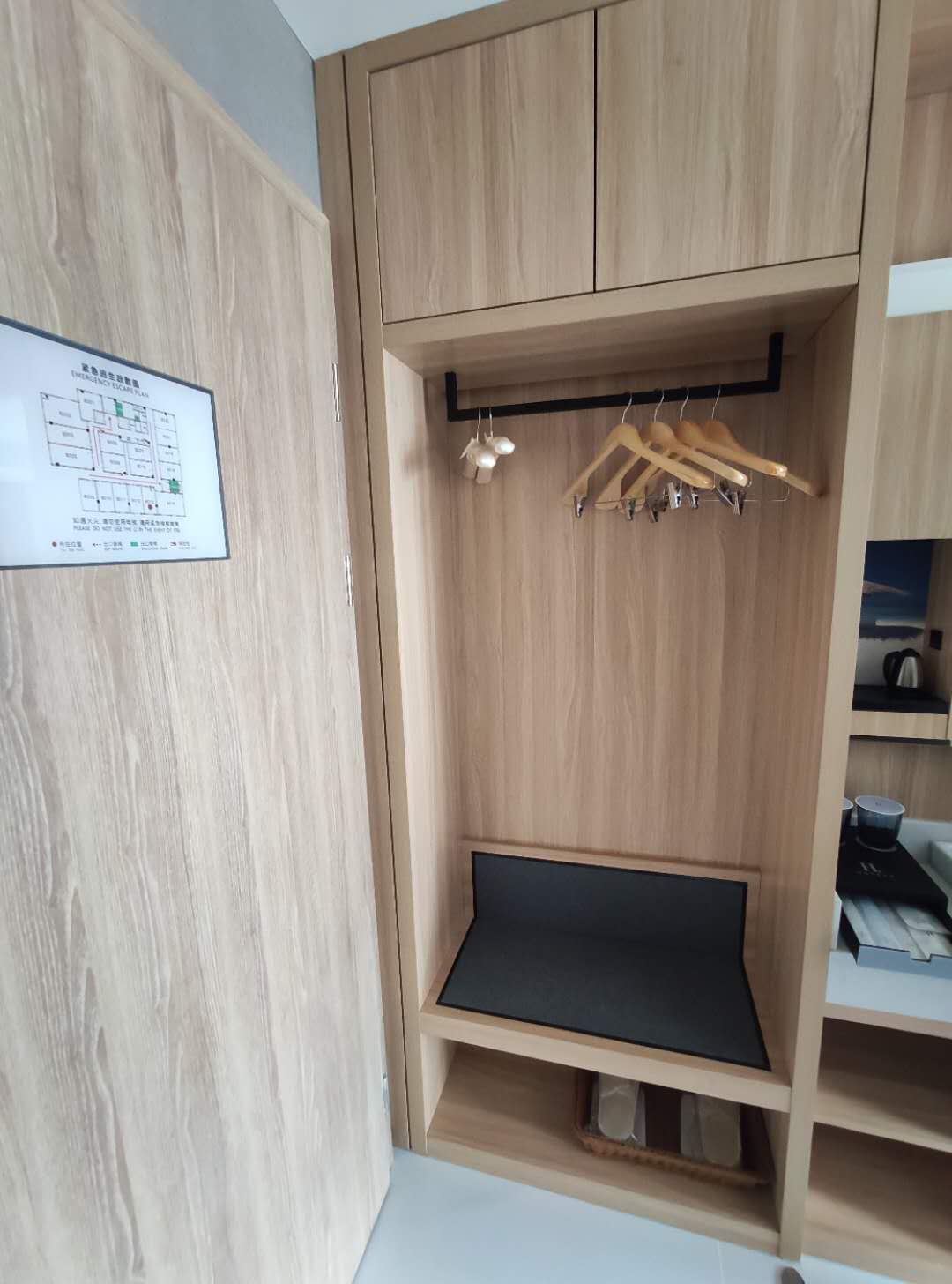 GtEL (Qingdao CBD Wanda Plaza Dunhua Road Metro Station) 3*