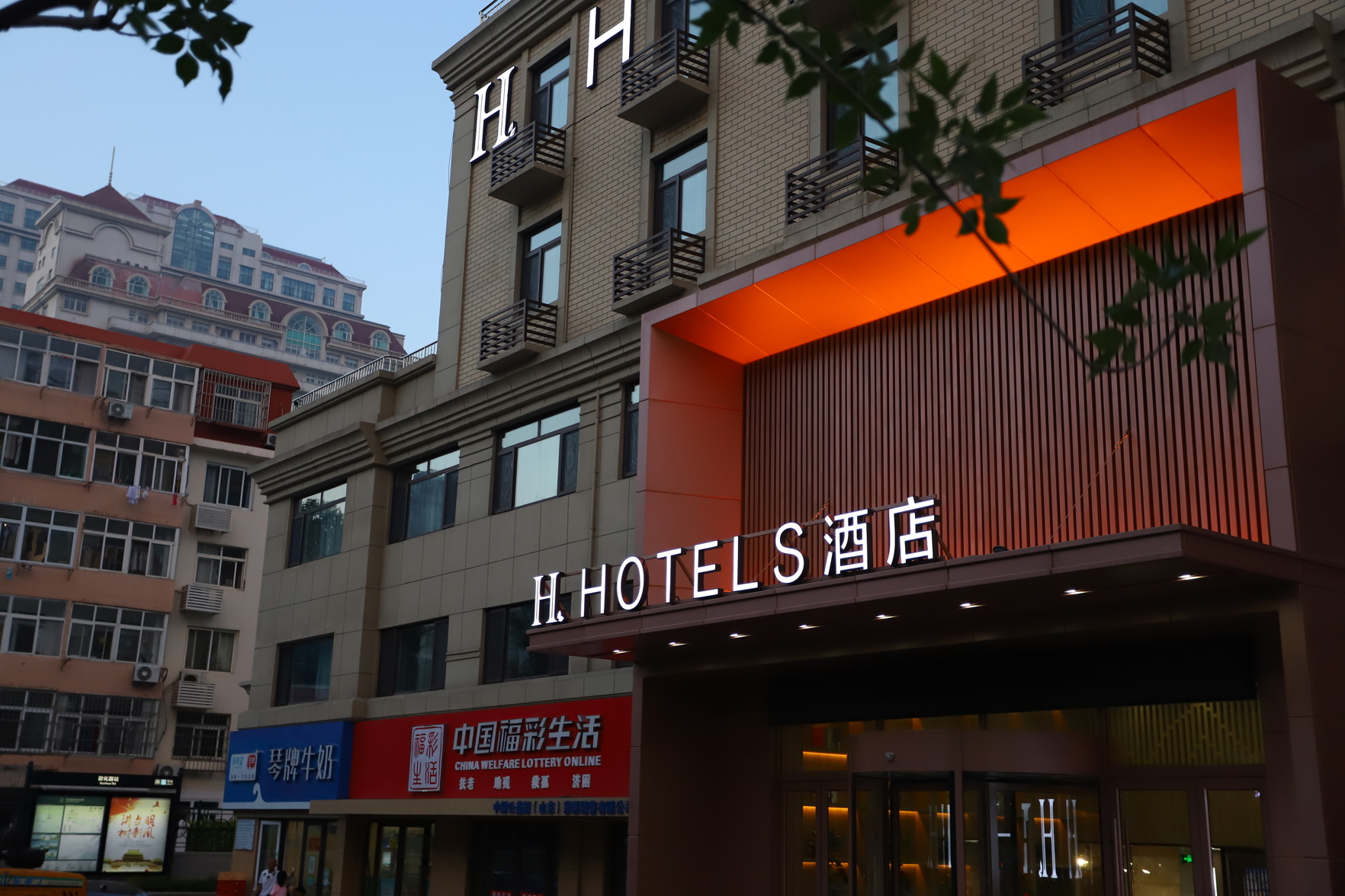 GtEL (Qingdao CBD Wanda Plaza Dunhua Road Metro Station) 3*
