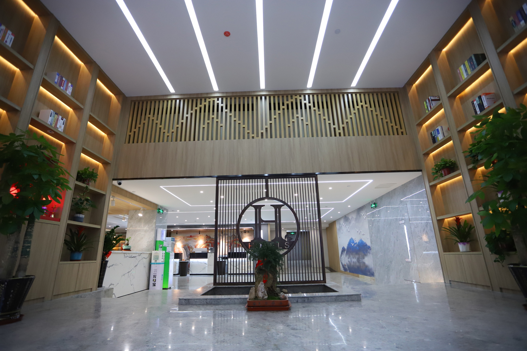 GtEL (Qingdao CBD Wanda Plaza Dunhua Road Metro Station) 3*
