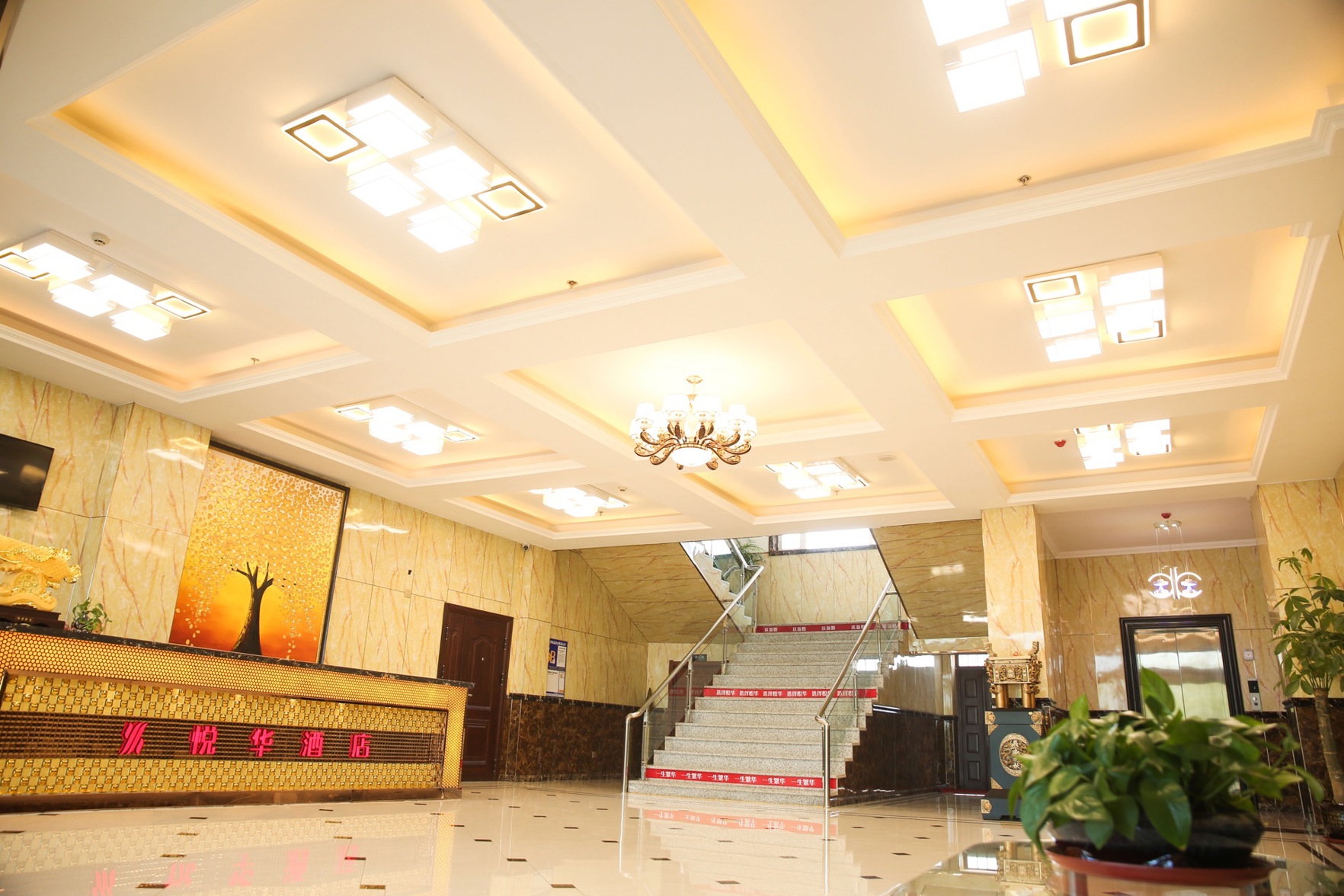 Homeinn Ripple Cloud Hotel (Changchun Longjia Airport Wuzhou Avenue) 2*