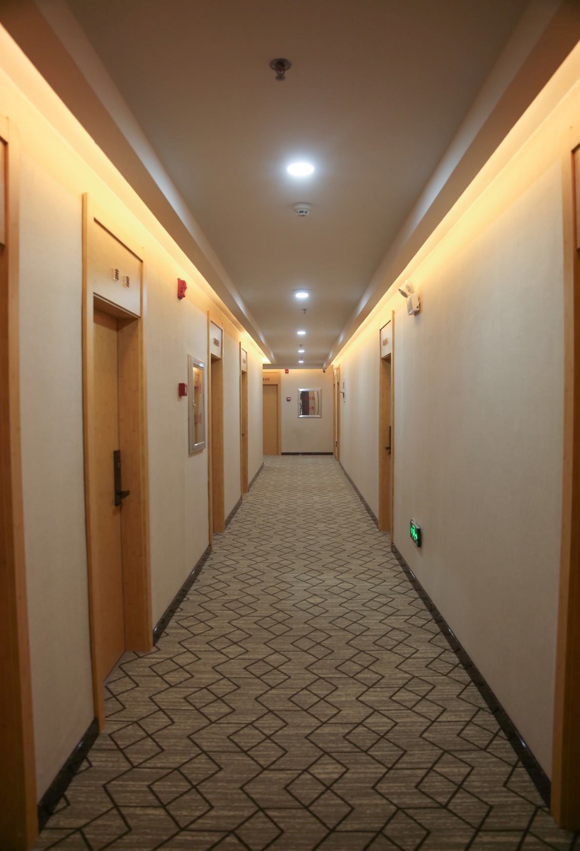 Homeinn Ripple Cloud Hotel (Changchun Longjia Airport Wuzhou Avenue) 2*
