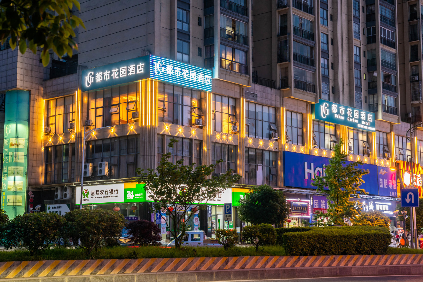 City Garden Hotel (Xifeng high speed railway station store) 2*