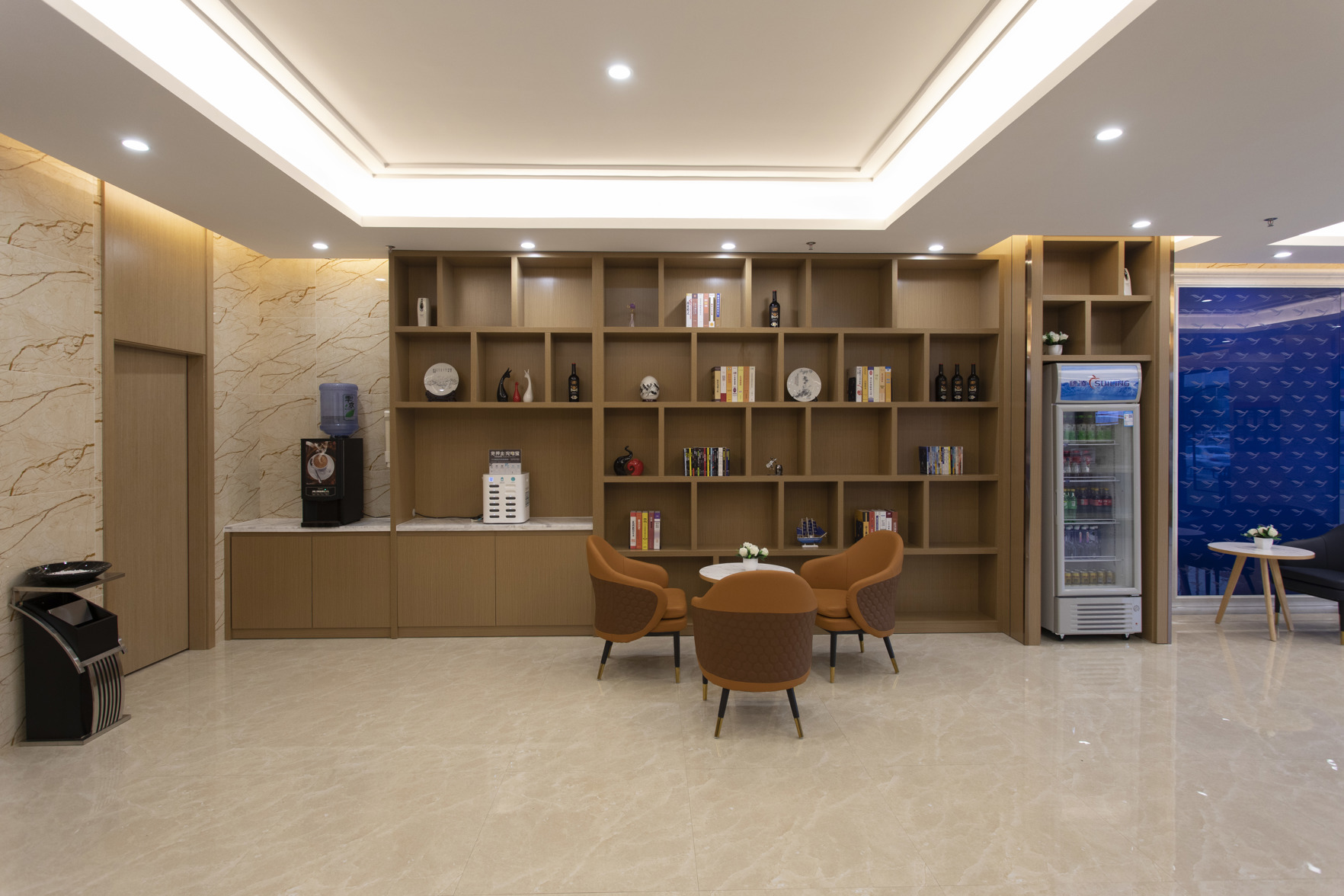 Yeste Hotel (Anji Passenger Station Xijin Metro Station) 3*