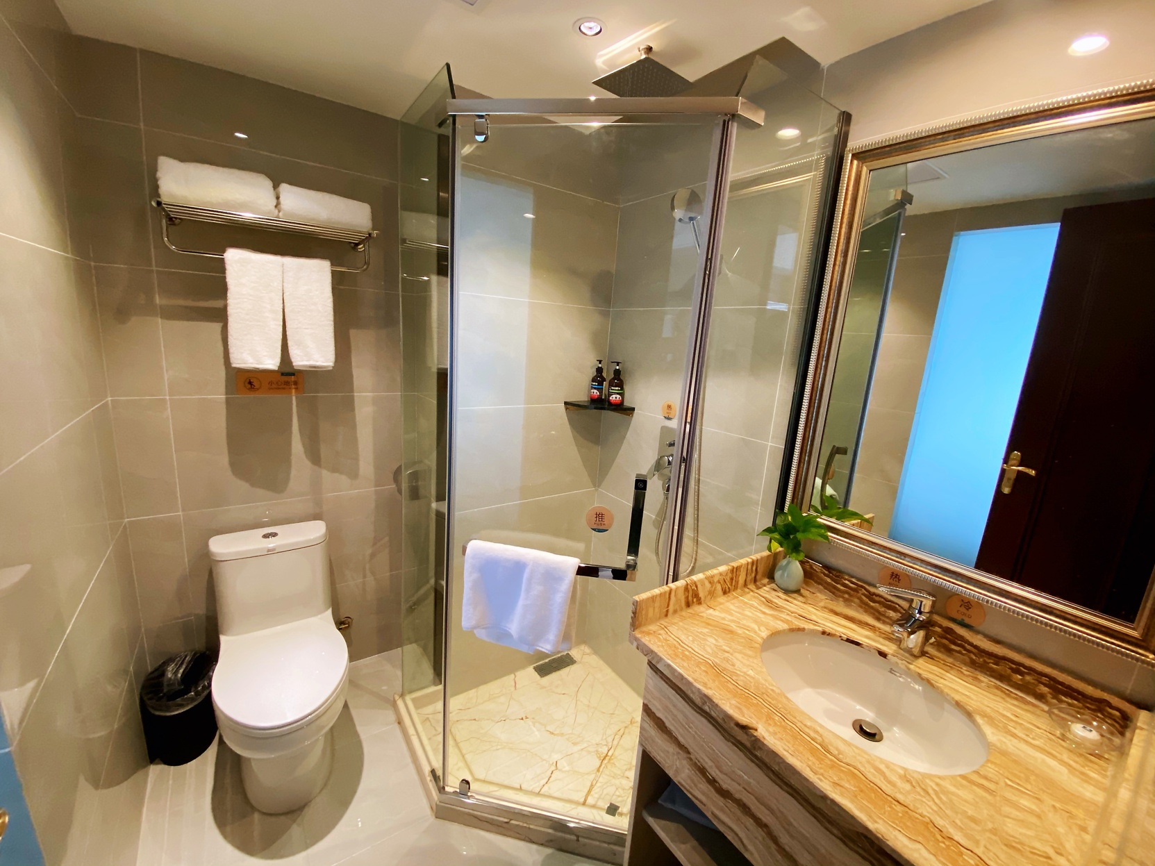 Gu Quan Hotel 3*