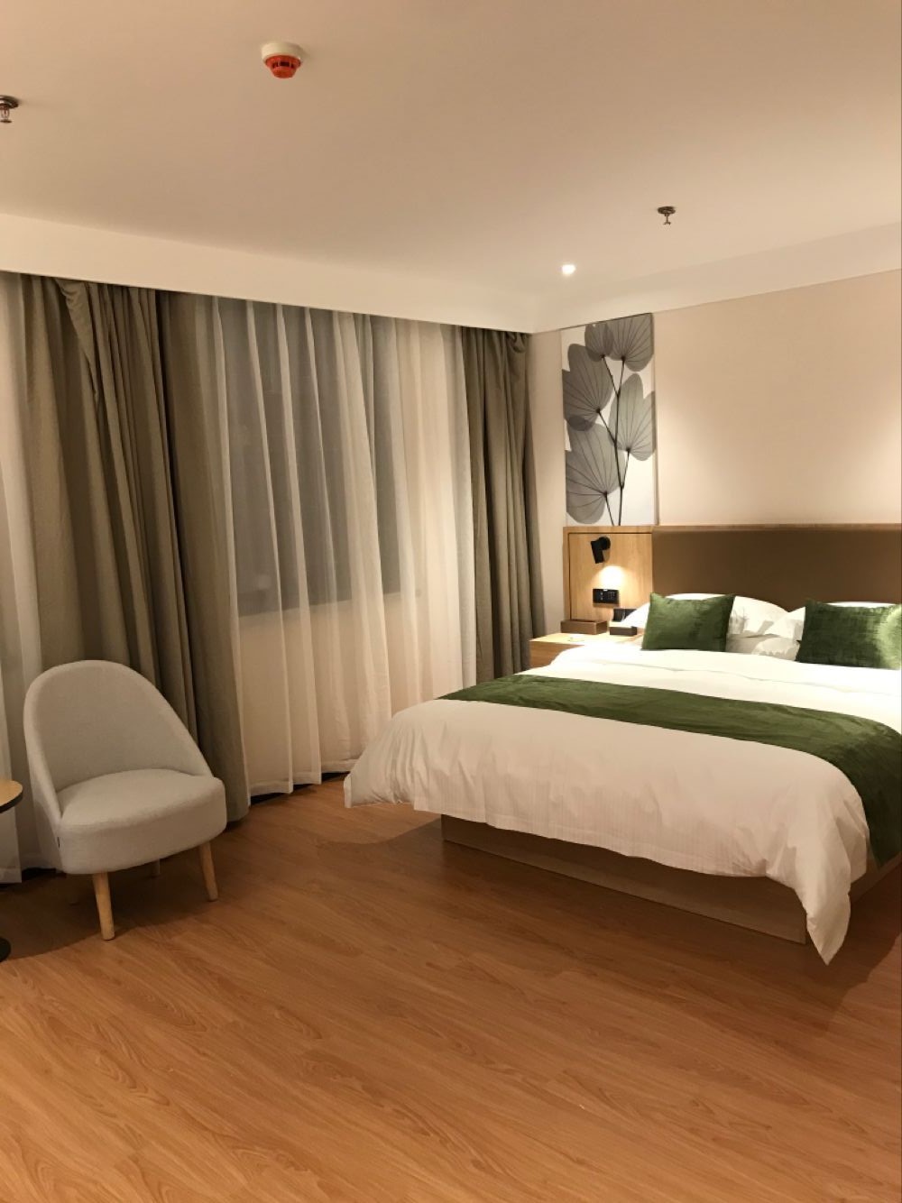 GreenTree Hotel (Yushu Railway Station) 2*
