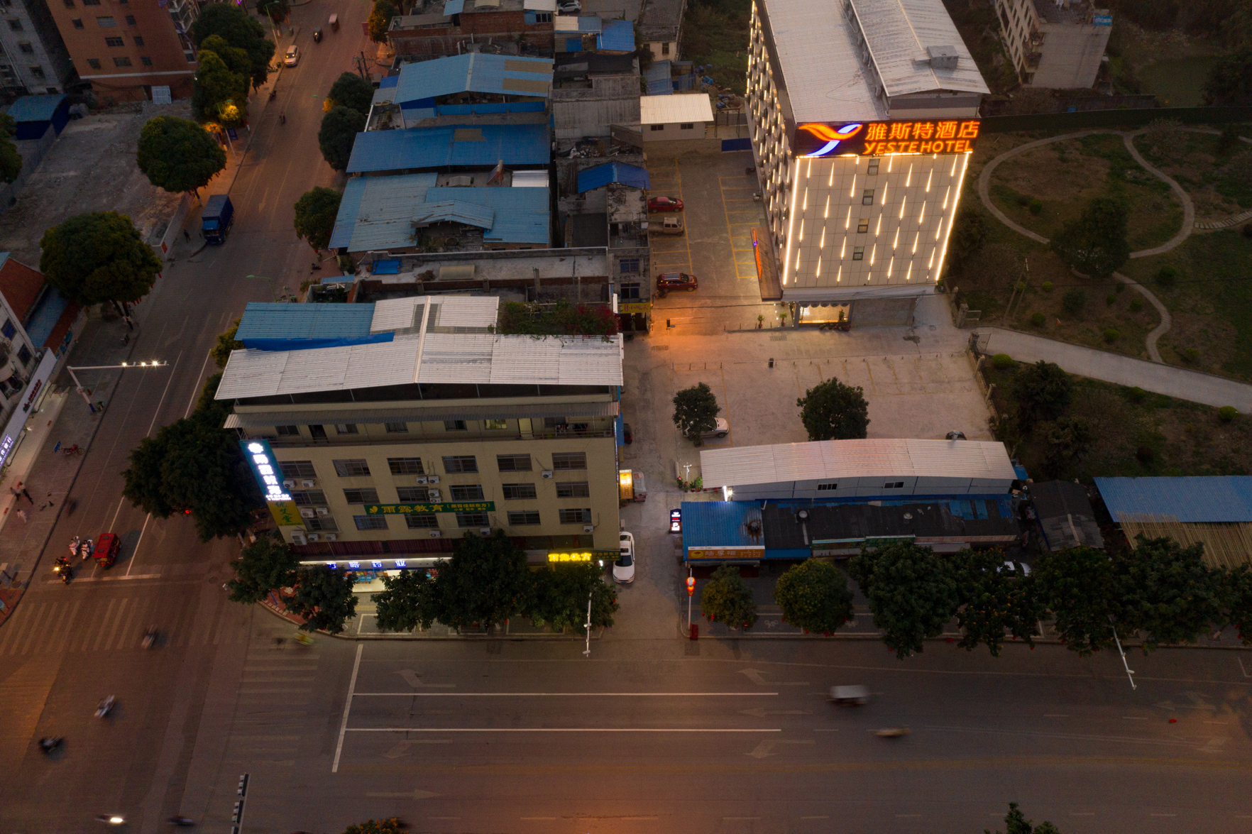 Yeste Hotel (Pingguo Cultural Park City Center) 3*