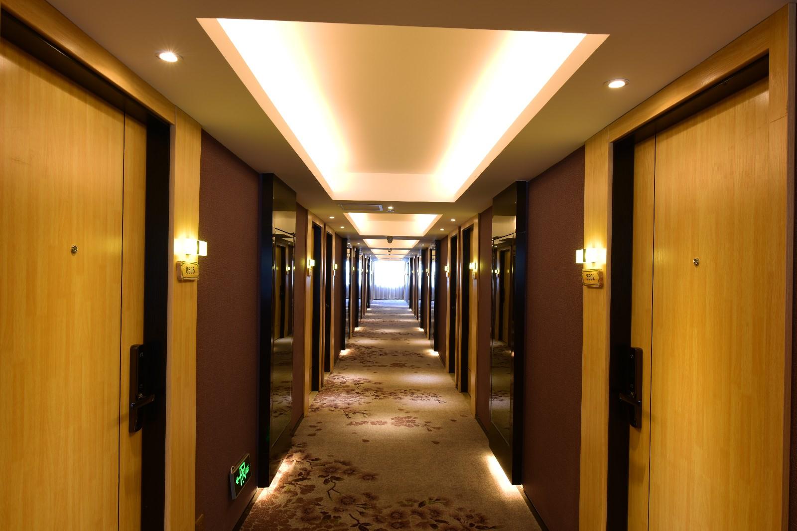 Qianjing Hotel (Xianhu Store, Nanning) 2*