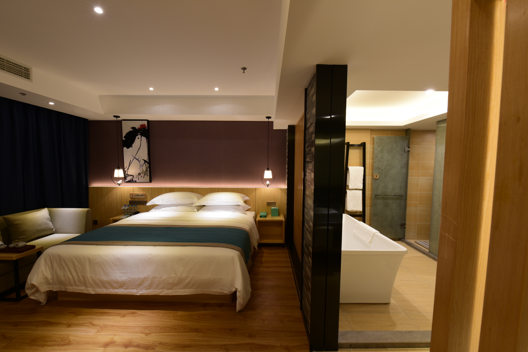 Qianjing Hotel (Xianhu Store, Nanning) 2*