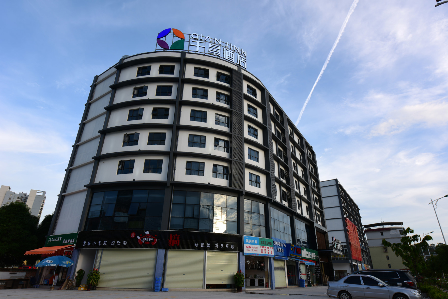 Qianjing Hotel (Xianhu Store, Nanning) 2*