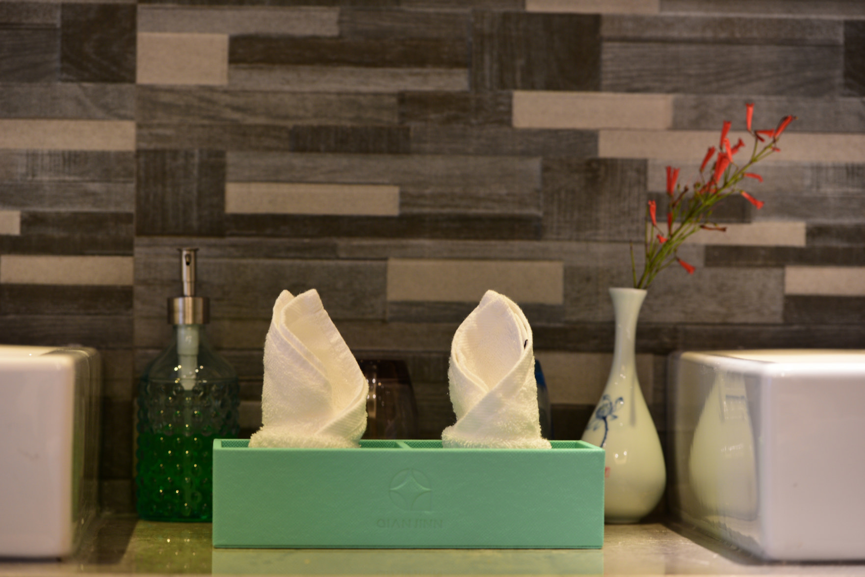 Qianjing Hotel (Xianhu Store, Nanning) 2*