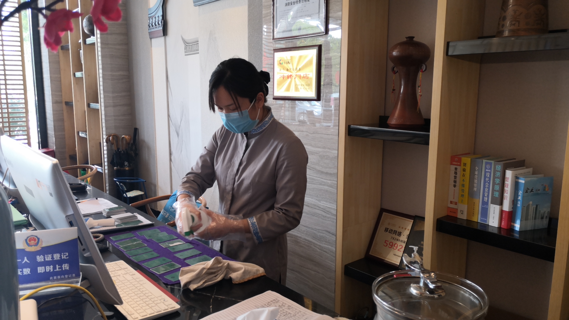 Qianjing Hotel (Xianhu Store, Nanning) 2*
