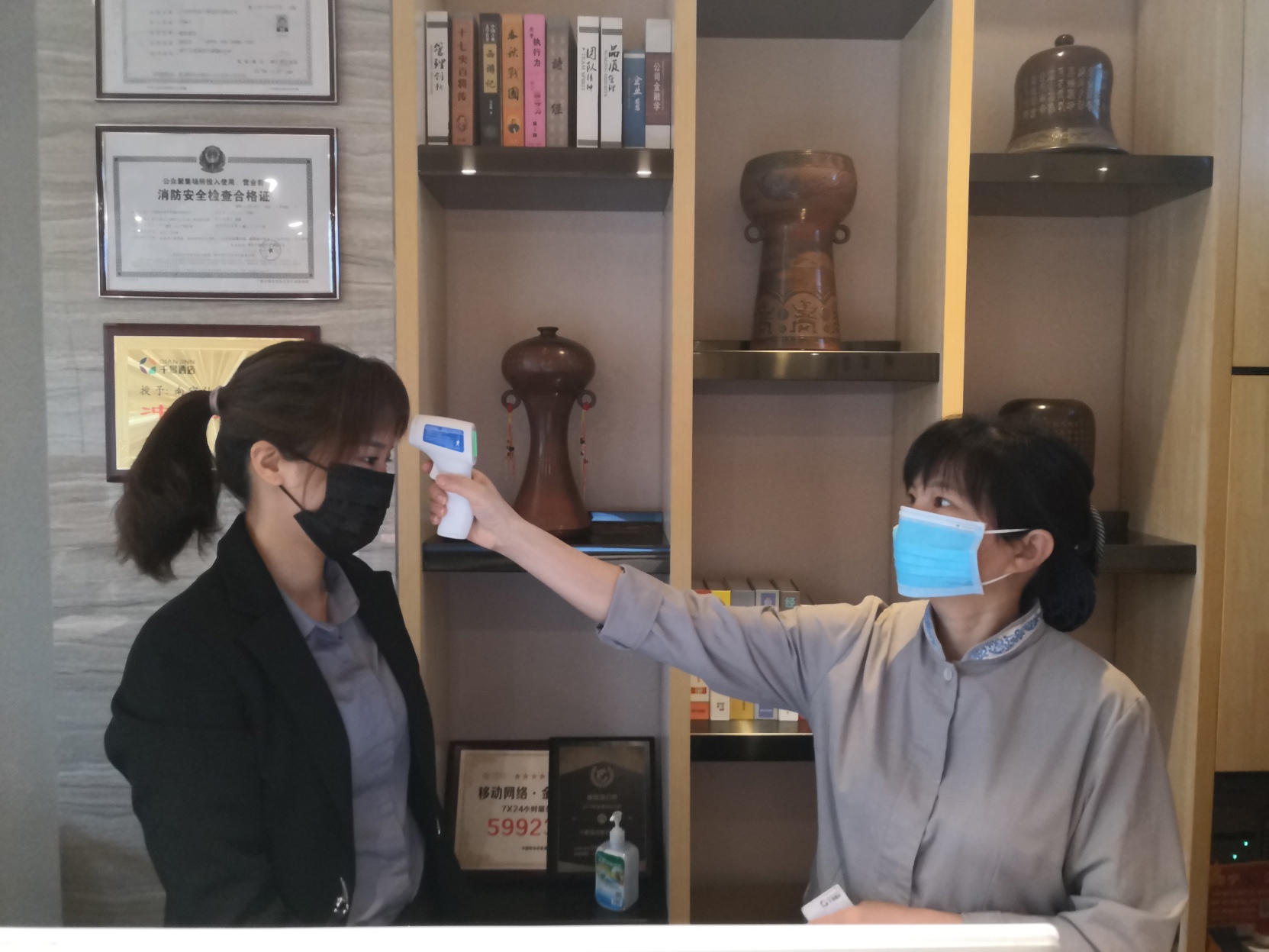 Qianjing Hotel (Xianhu Store, Nanning) 2*